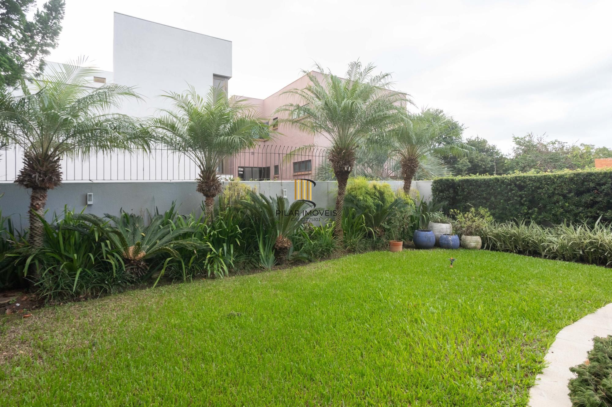 Casa com piscina no Chácara das Pedras