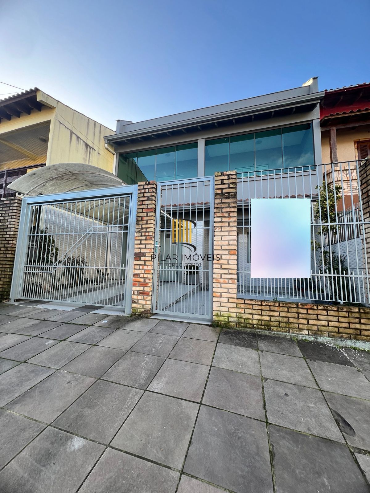 Casa à venda com 215m² na Hípica, 3 quartos sendo 1 suíte e 2 vagas