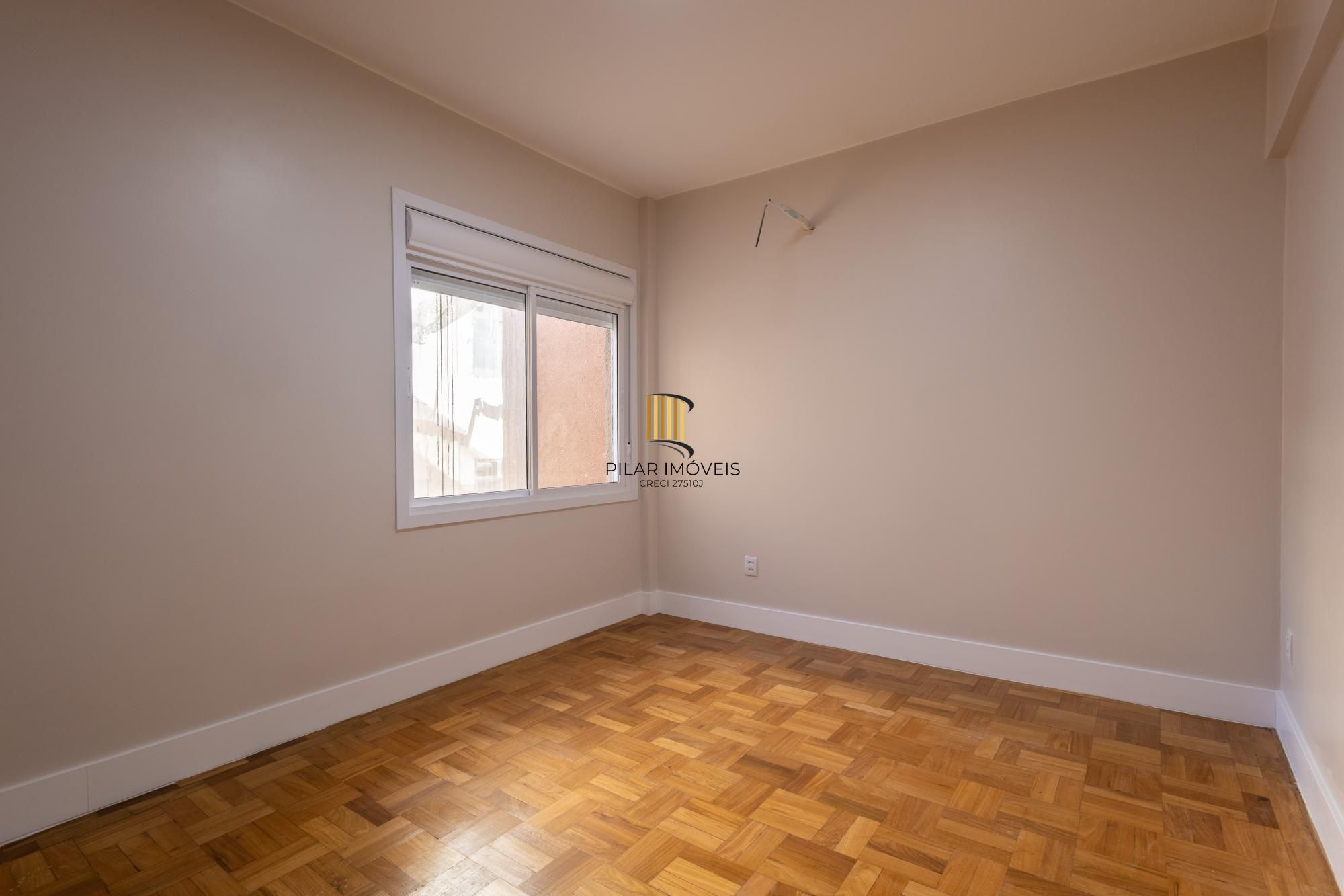 Apartamento totalmente reformado de 140m2 com vaga no Bom Fim