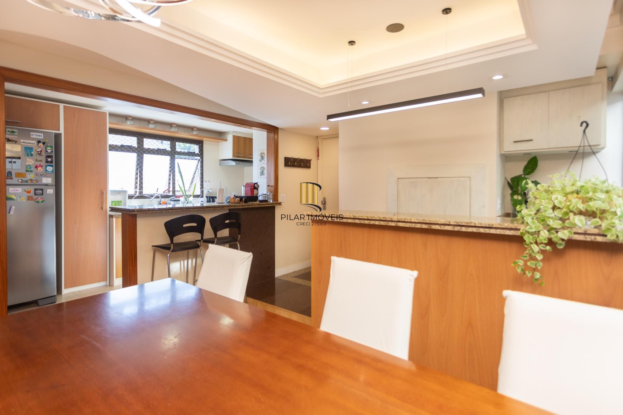 More no Petrópolis! 3 Dormitórios, Suíte, 2 Vagas e Totalmente Mobiliado