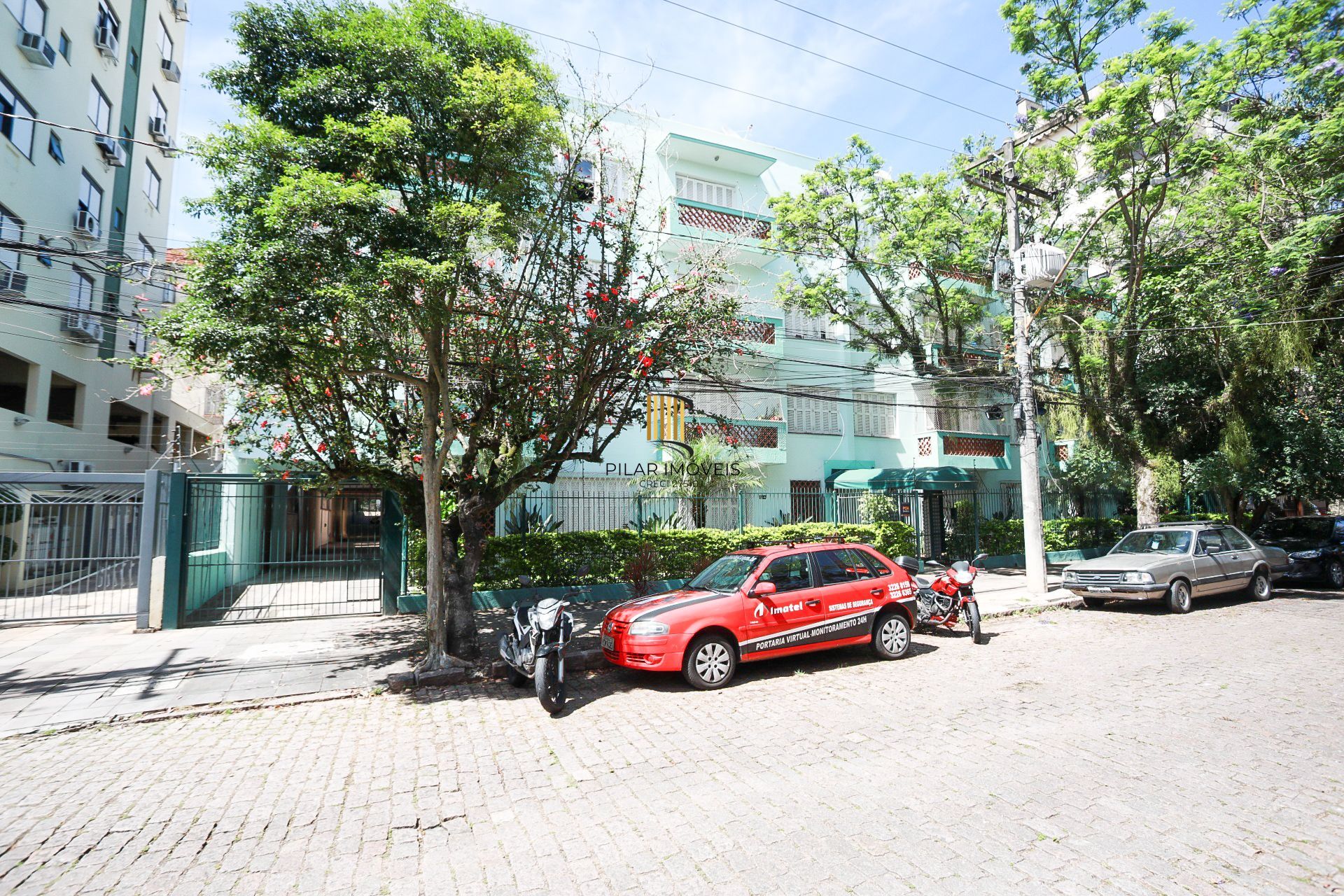 Apartamento Amplo no Menino Deus – 2 Dormitórios, 2 Banheiros e Churrasqueira