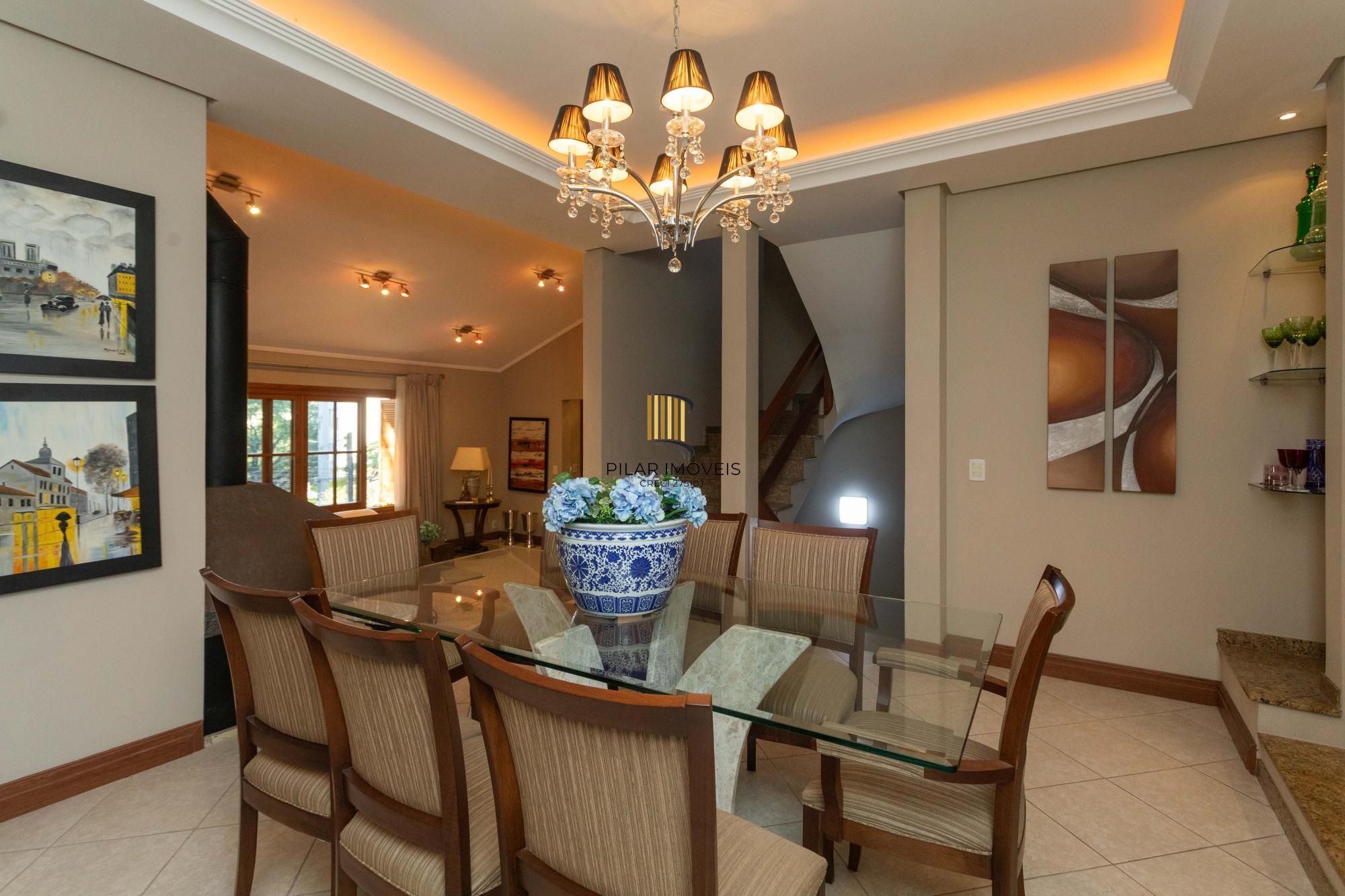 Casa no Chácara das Pedras com piscina e 316m2