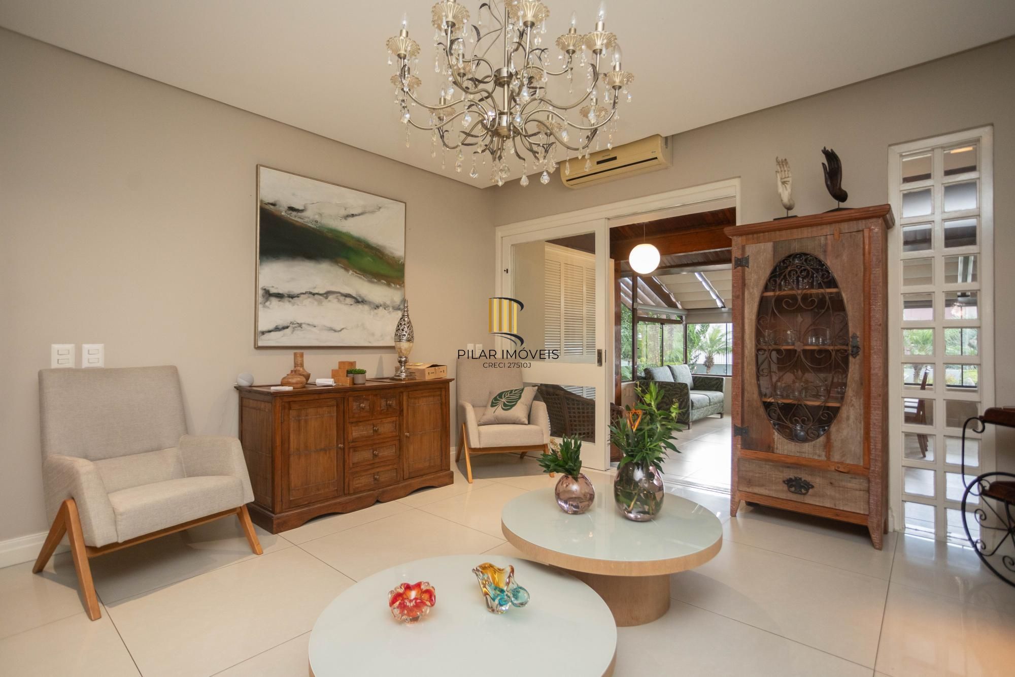 Casa com piscina no Chácara das Pedras