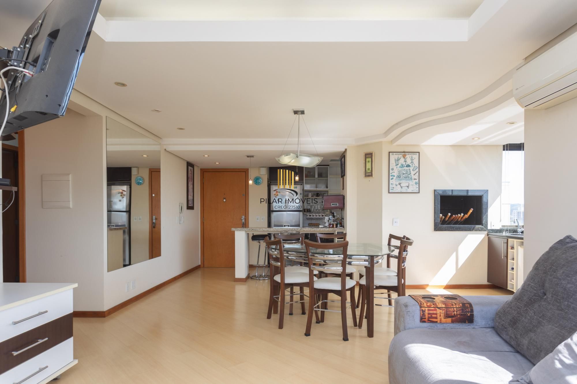 Apartamento 2 dormitórios  sendo 1 suíte e 3 vagas no Petrópolis.