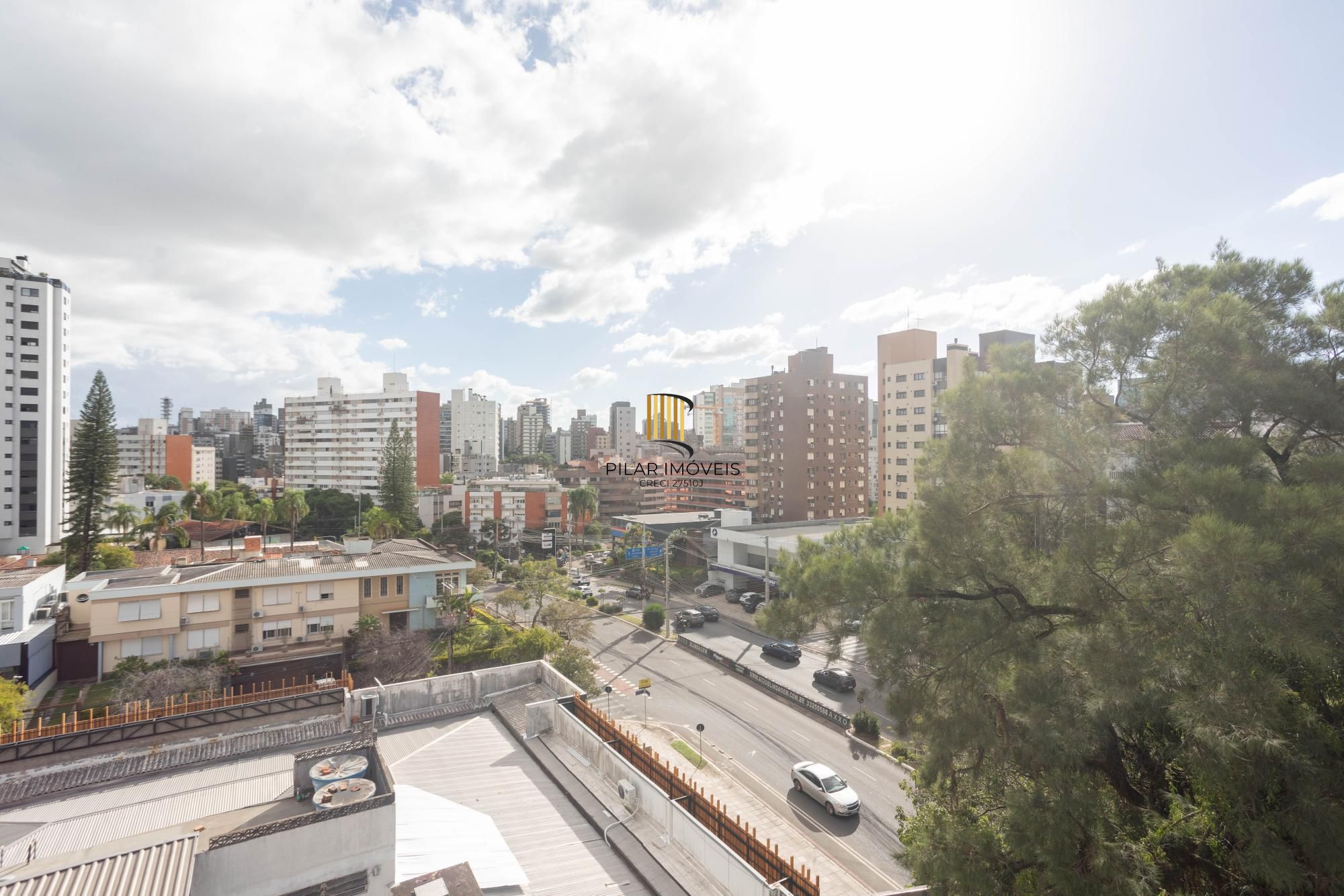 Cobertura na esquina da Nilo Peçanha com Carlos Gomes