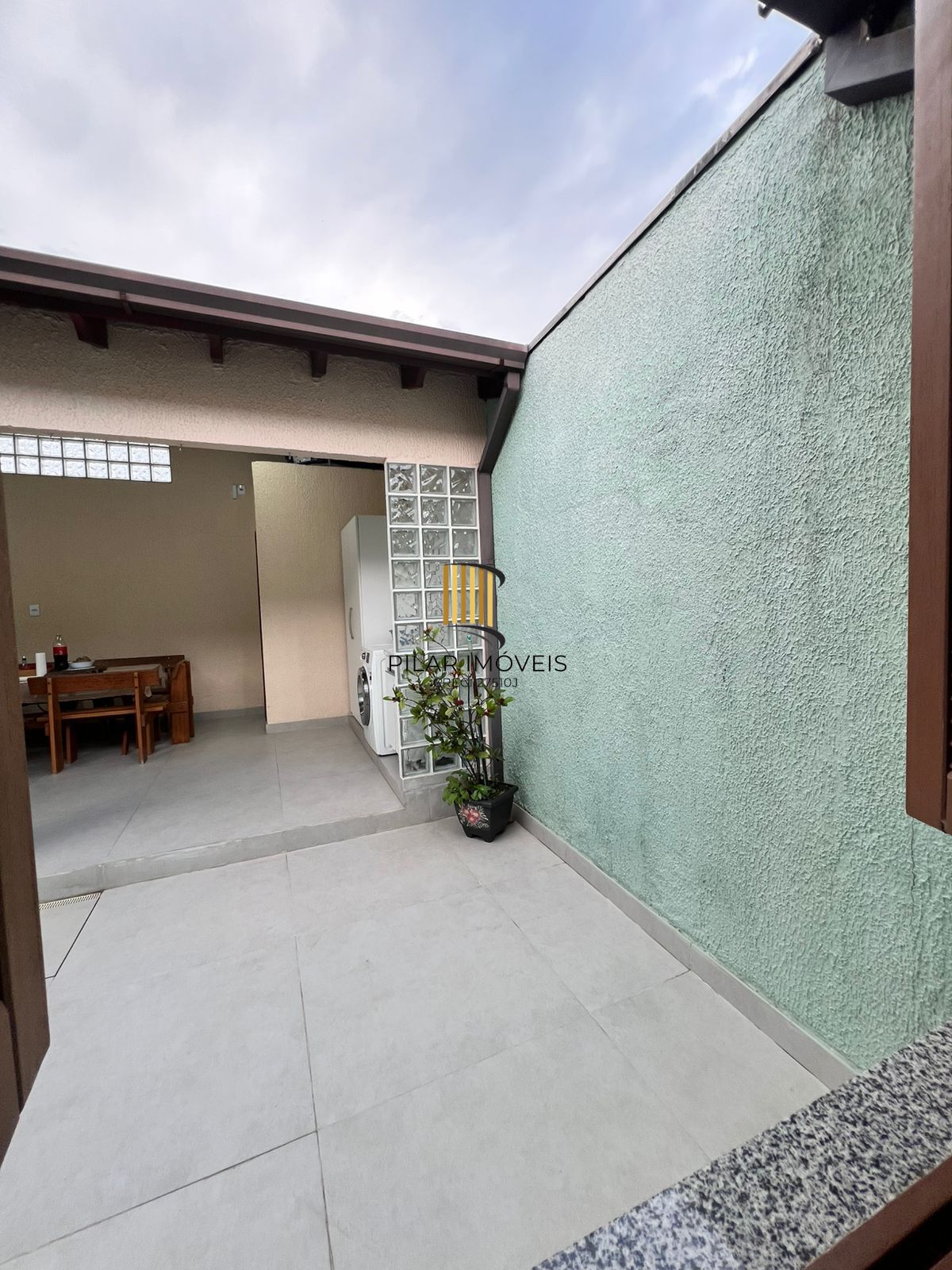 Casa na zonal de 3 dormitórios