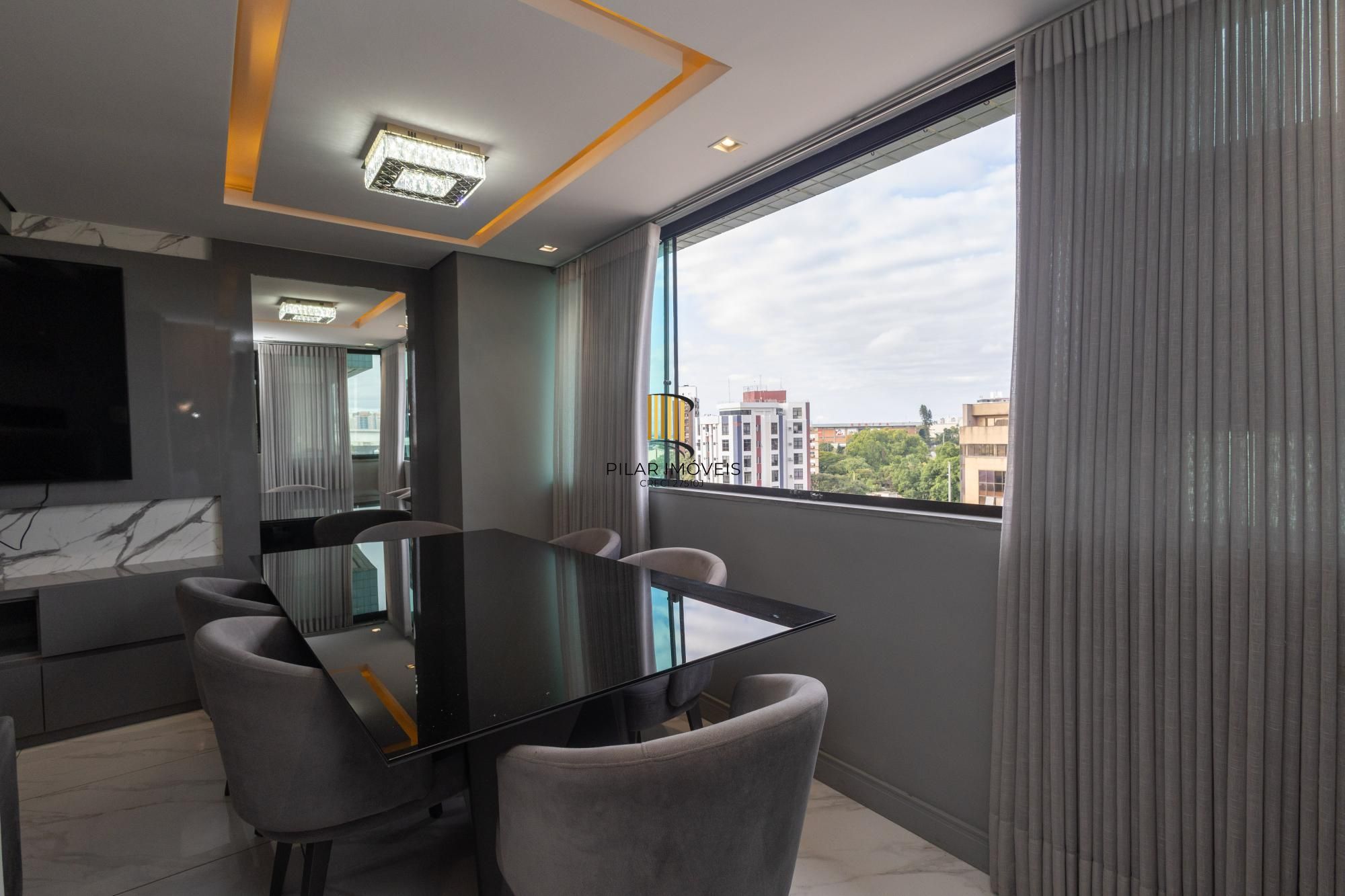 Cobertura com piscina e suíte