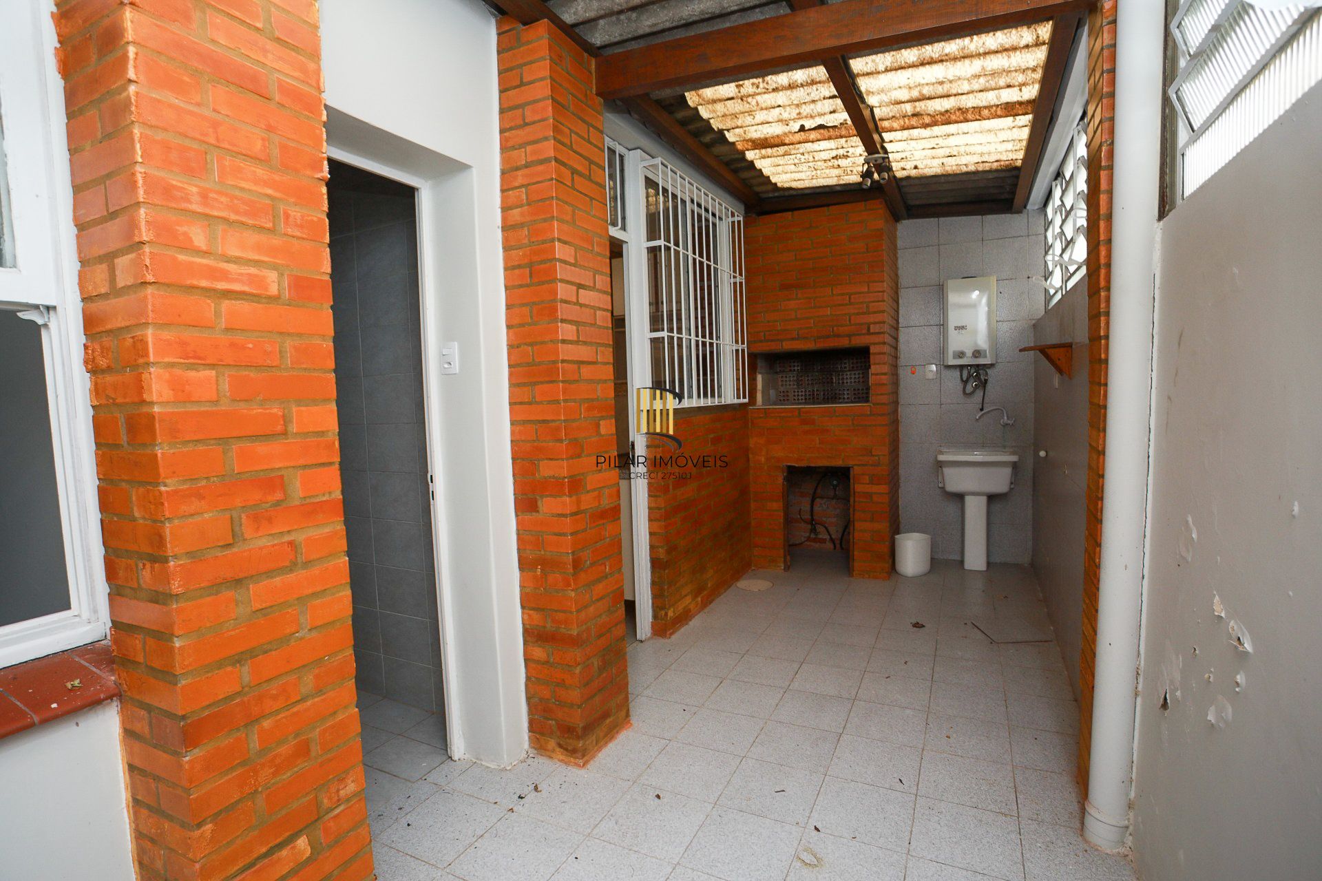 Apartamento Amplo no Menino Deus – 2 Dormitórios, 2 Banheiros e Churrasqueira