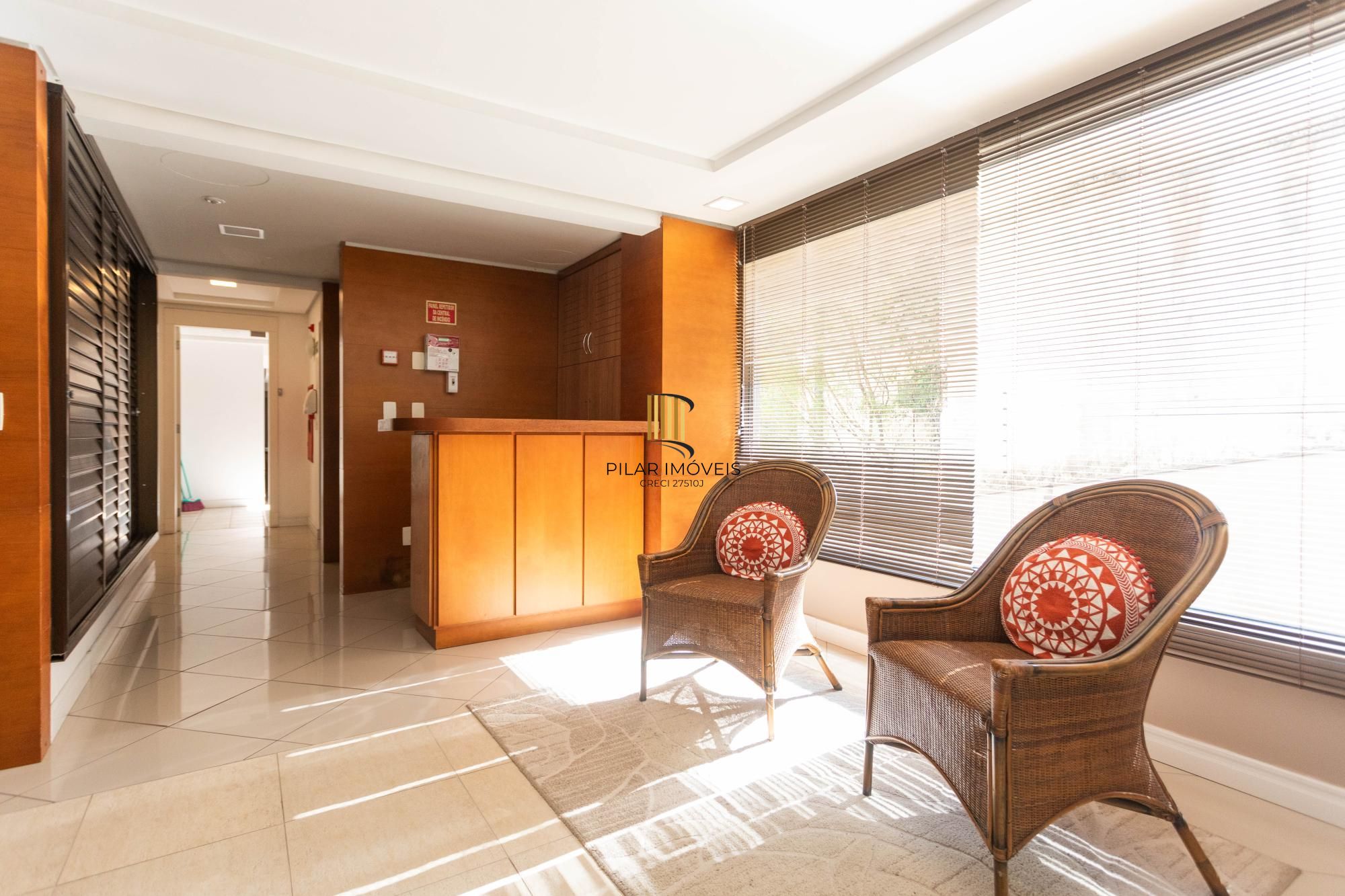 More no Petrópolis! 3 Dormitórios, Suíte, 2 Vagas e Totalmente Mobiliado