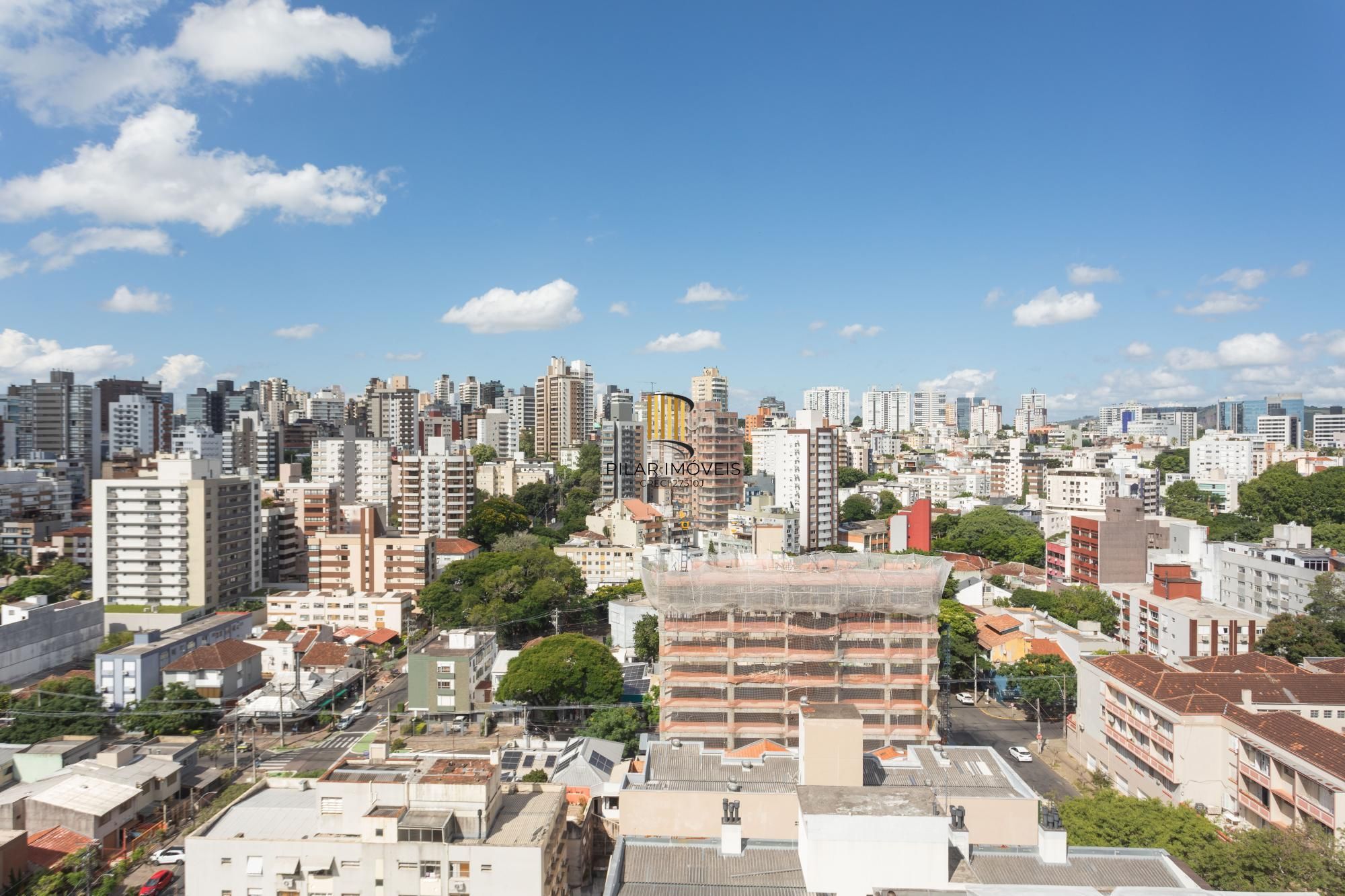 Apartamento 2 dormitórios  sendo 1 suíte e 3 vagas no Petrópolis.