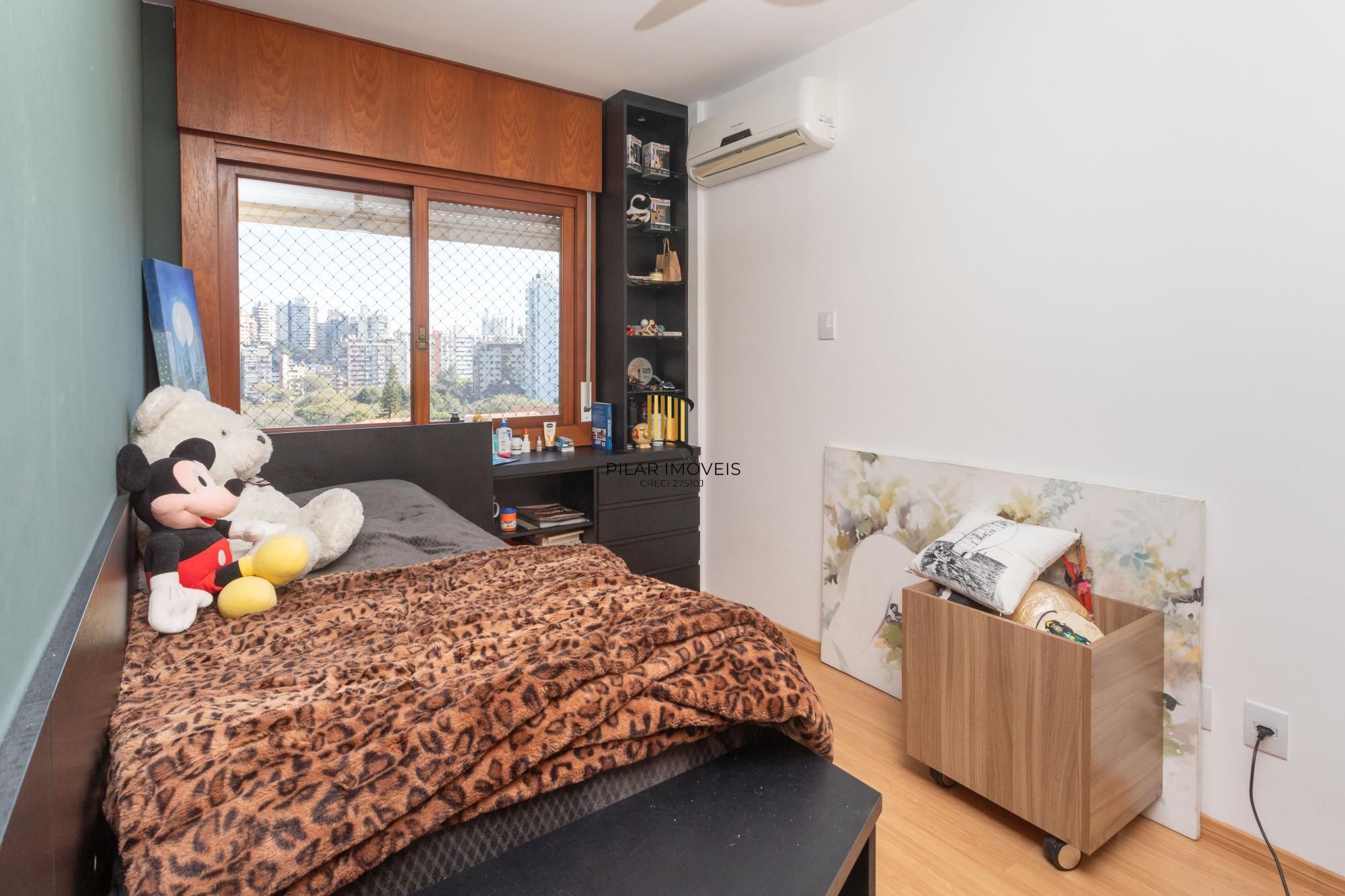 More no Petrópolis! 3 Dormitórios, Suíte, 2 Vagas e Totalmente Mobiliado