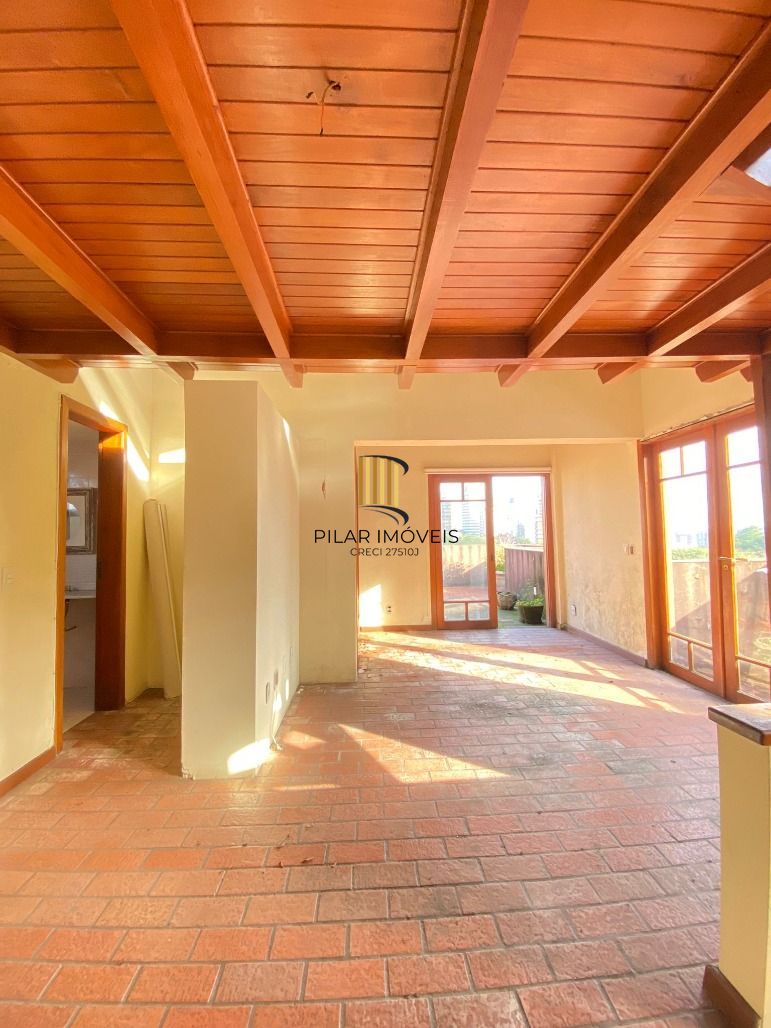 Cobertura 196m² 3 dorm. 1 Suíte + 2 vagas Petrópolis - Porto Alegre