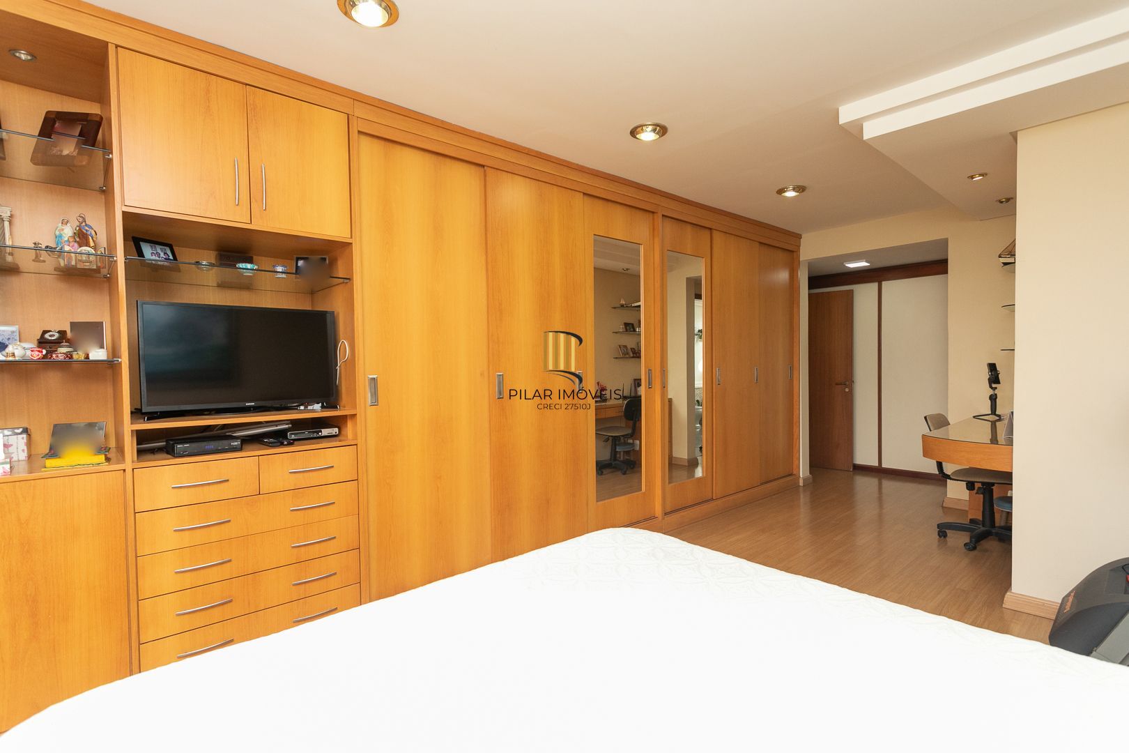 Cobertura com 3 dormitórios, mobiliada com 300 m²