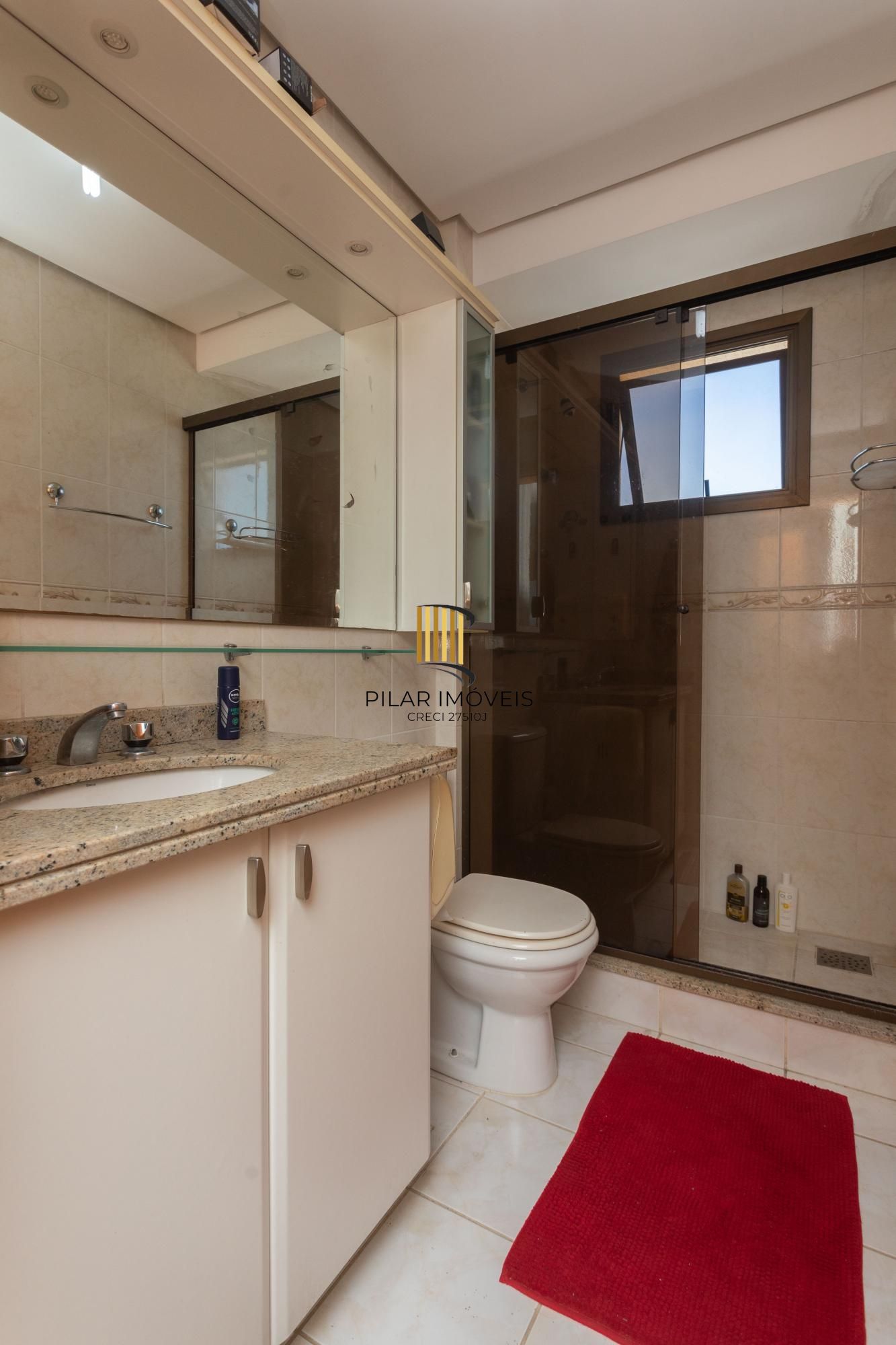 Apartamento 2 dormitórios  sendo 1 suíte e 3 vagas no Petrópolis.