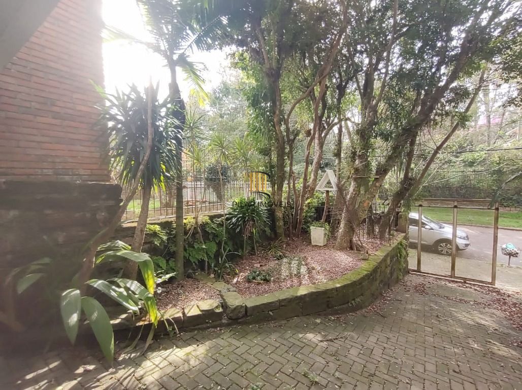 Casa 3 dorm. 1 Suíte + 3 vagas 223m² Cavalhada - Porto Alegre