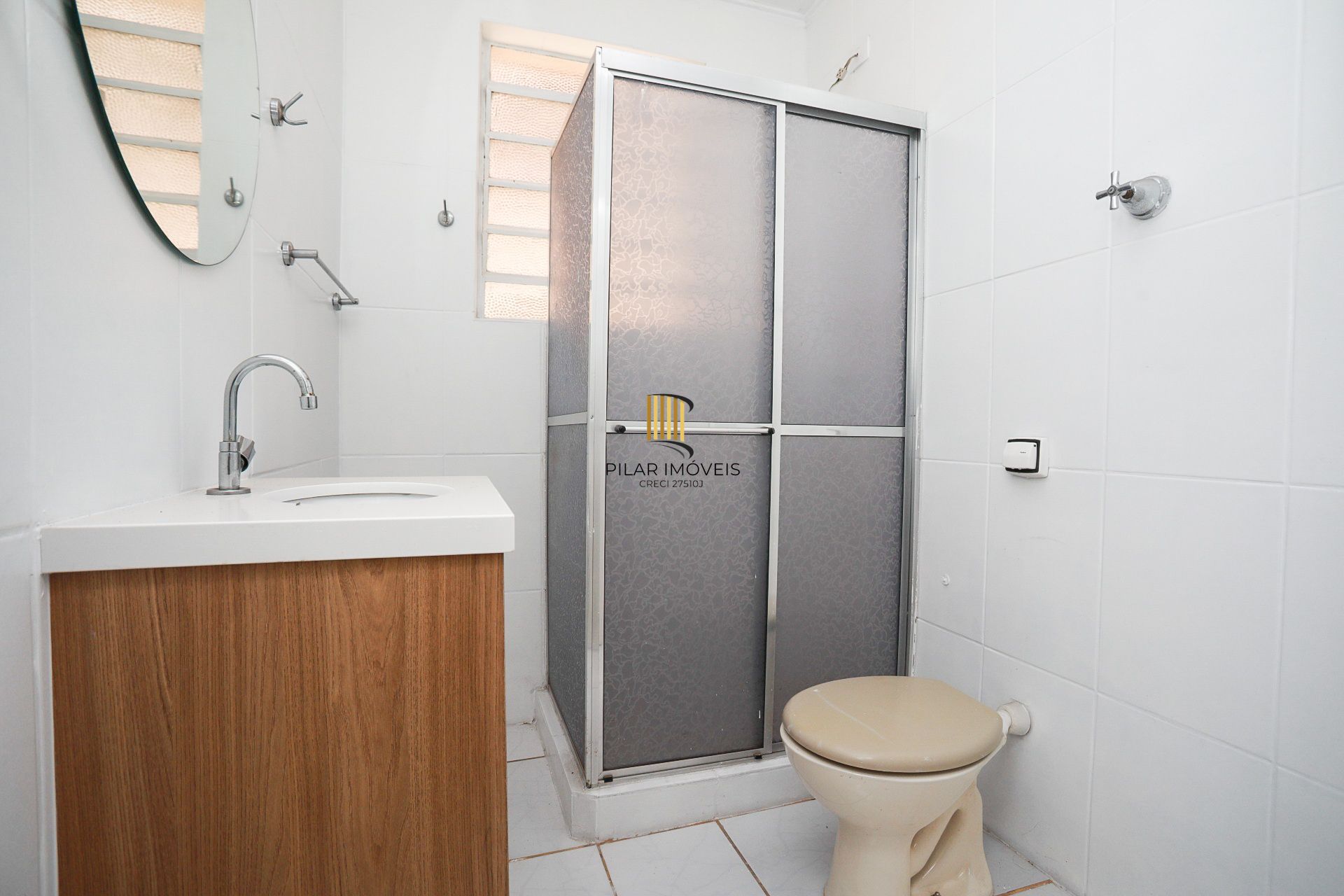 Apartamento Reformado no Menino Deus – 2 Dormitórios, Ótima Posição Solar