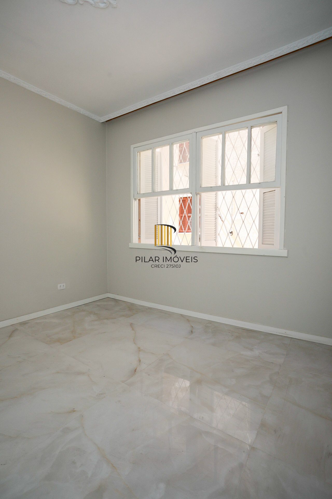 Apartamento Reformado no Menino Deus – 2 Dormitórios, Ótima Posição Solar