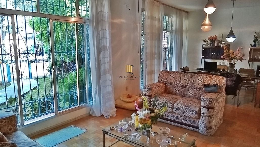 Casa 5 dormitórios no bairro Glória