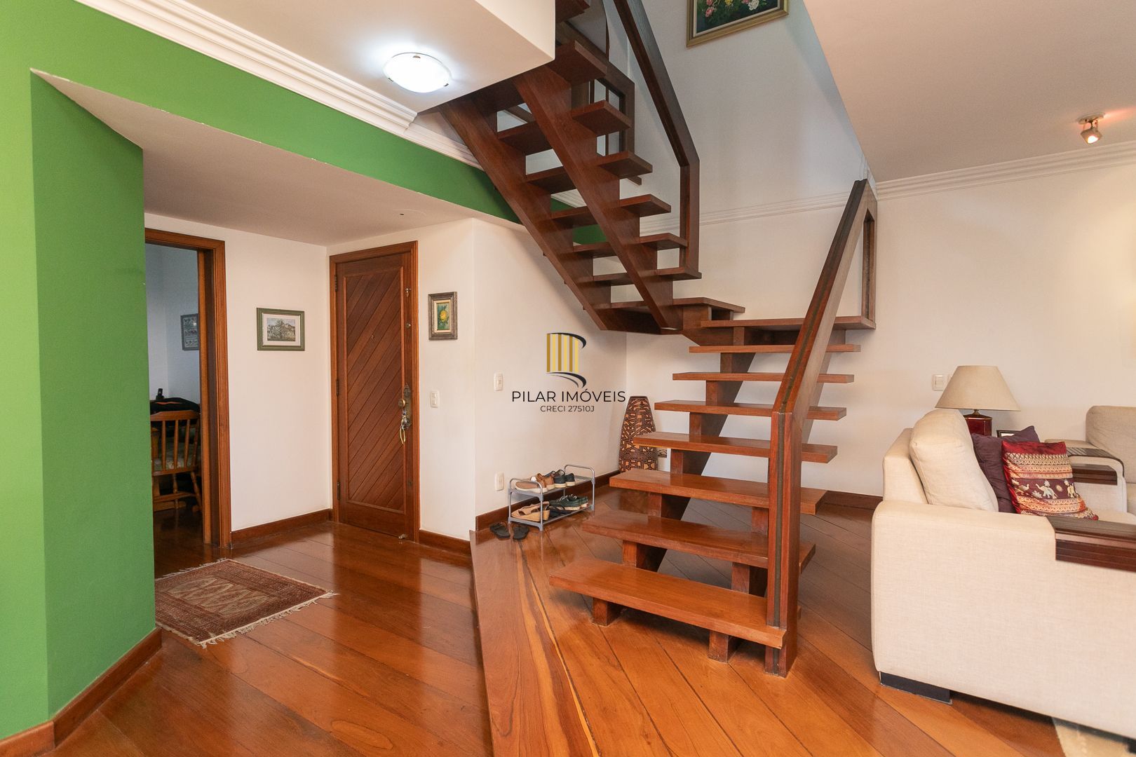Cobertura com 3 dormitórios, mobiliada com 300 m²