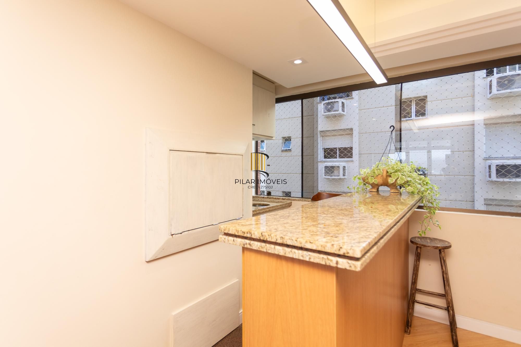 More no Petrópolis! 3 Dormitórios, Suíte, 2 Vagas e Totalmente Mobiliado