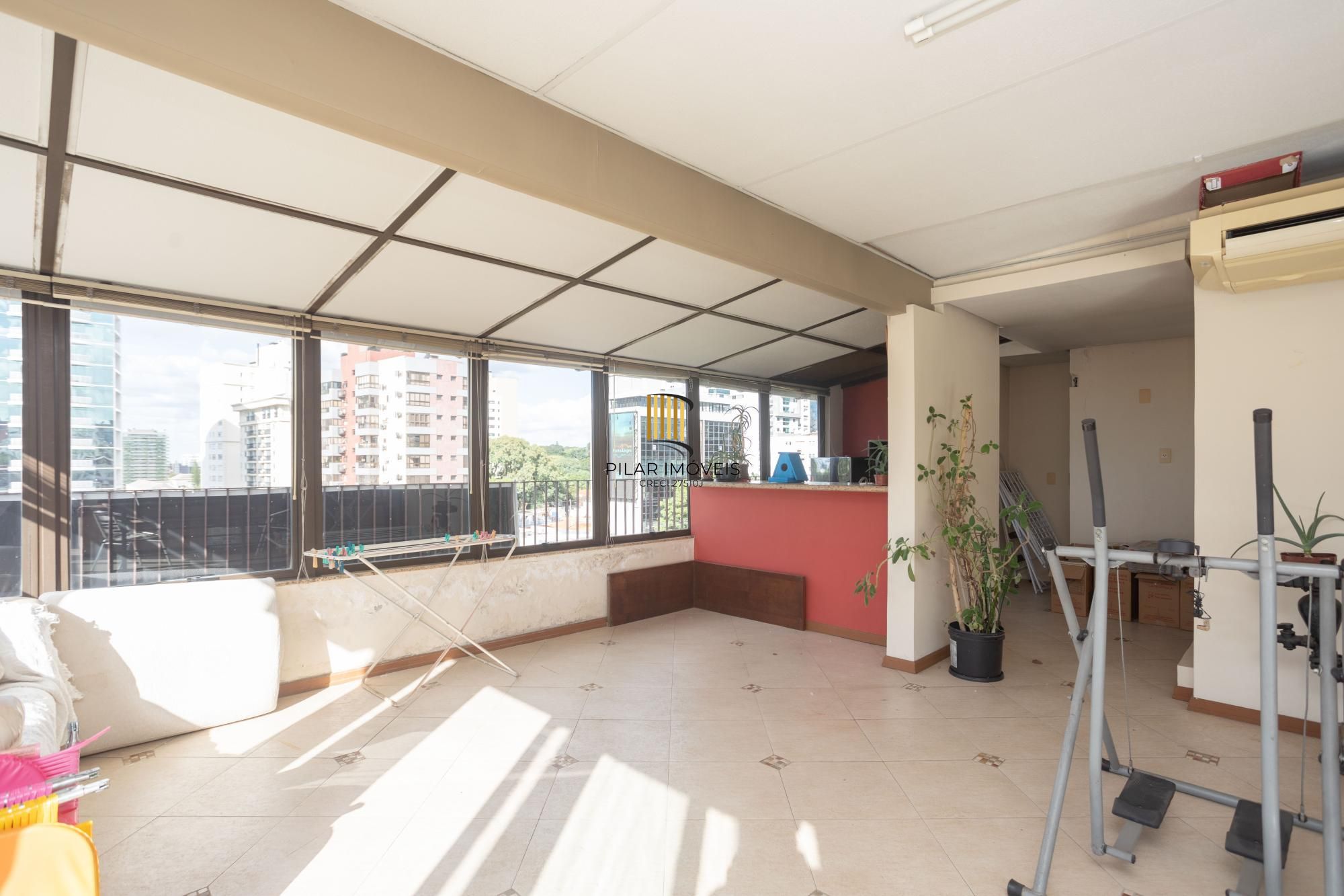 Cobertura na esquina da Nilo Peçanha com Carlos Gomes