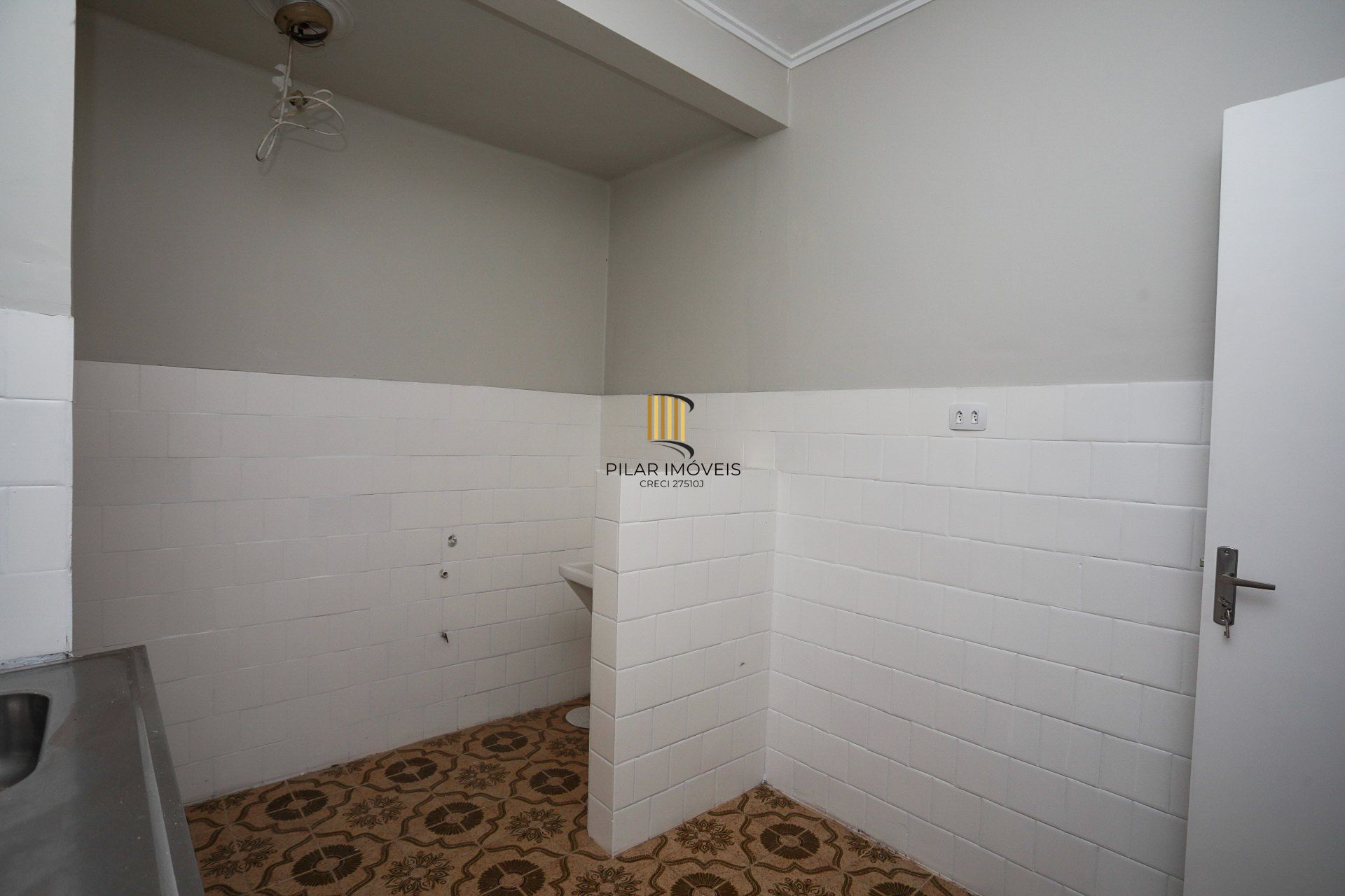 Apartamento Reformado no Menino Deus – 2 Dormitórios, Ótima Posição Solar