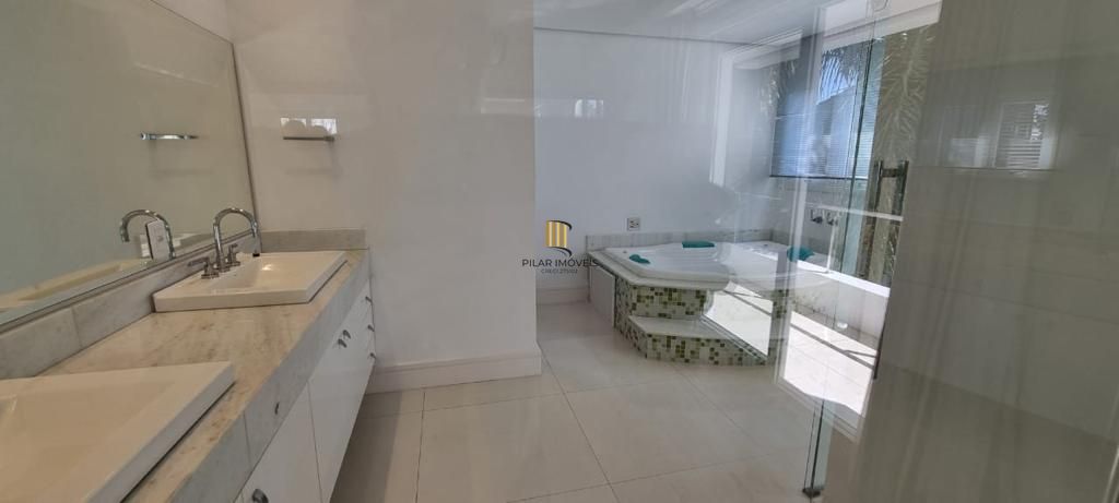 Casa com 3 suítes e piscina no Boa Vista