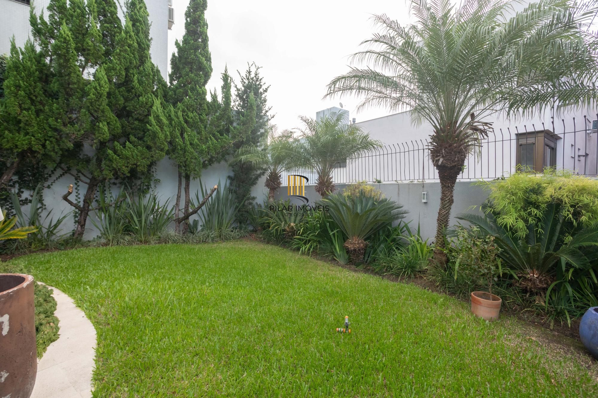 Casa com piscina no Chácara das Pedras