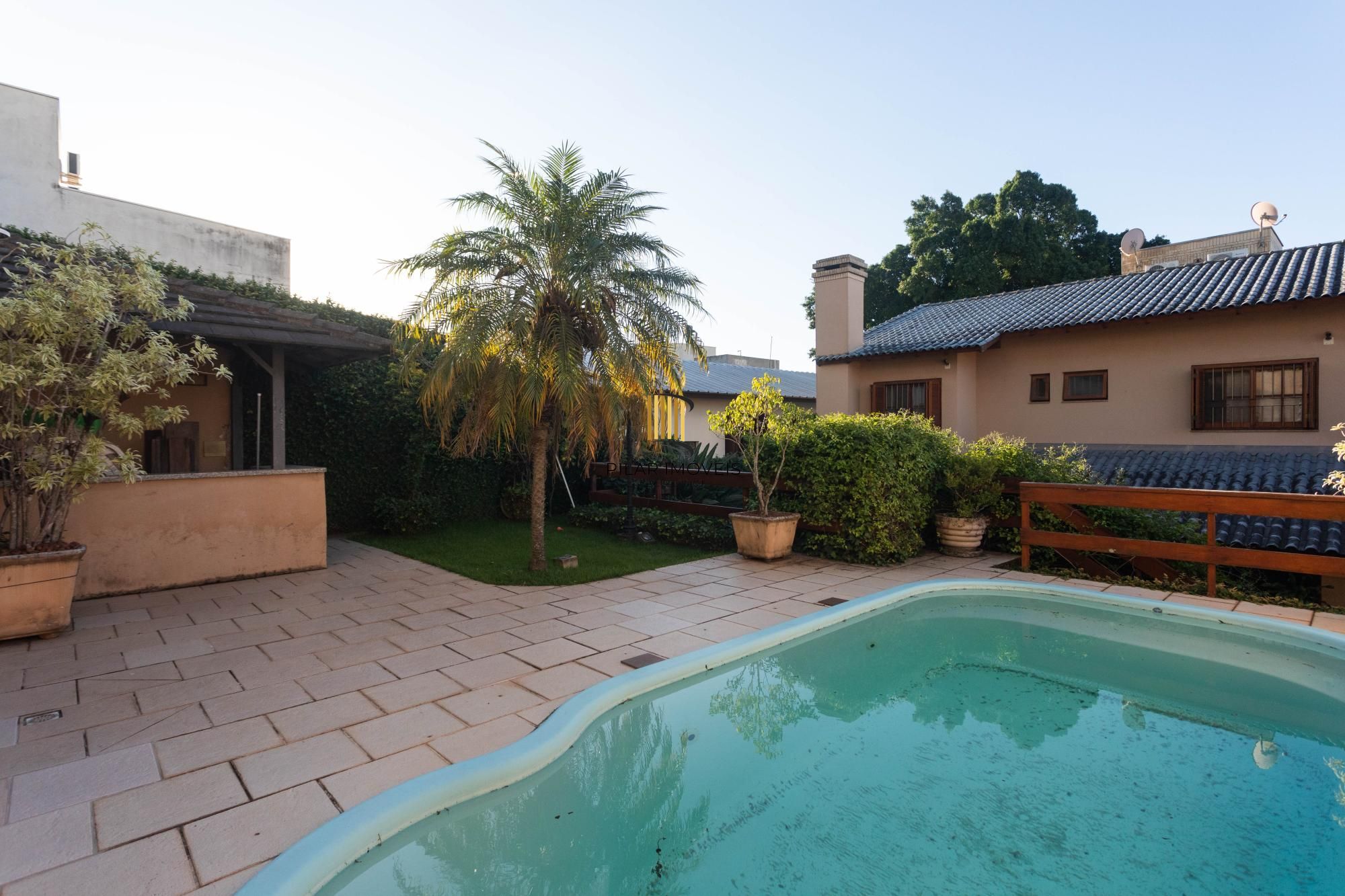 Casa no Chácara das Pedras com piscina e 316m2
