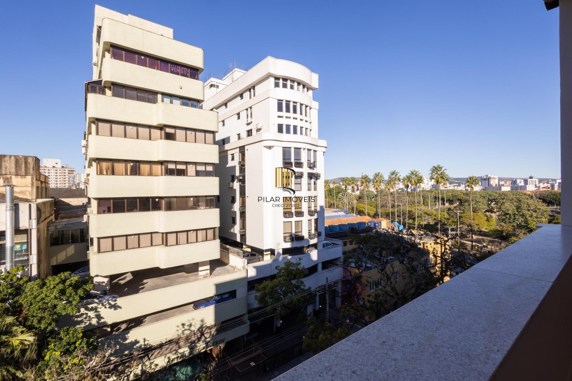 Apartamento totalmente reformado de 140m2 com vaga no Bom Fim