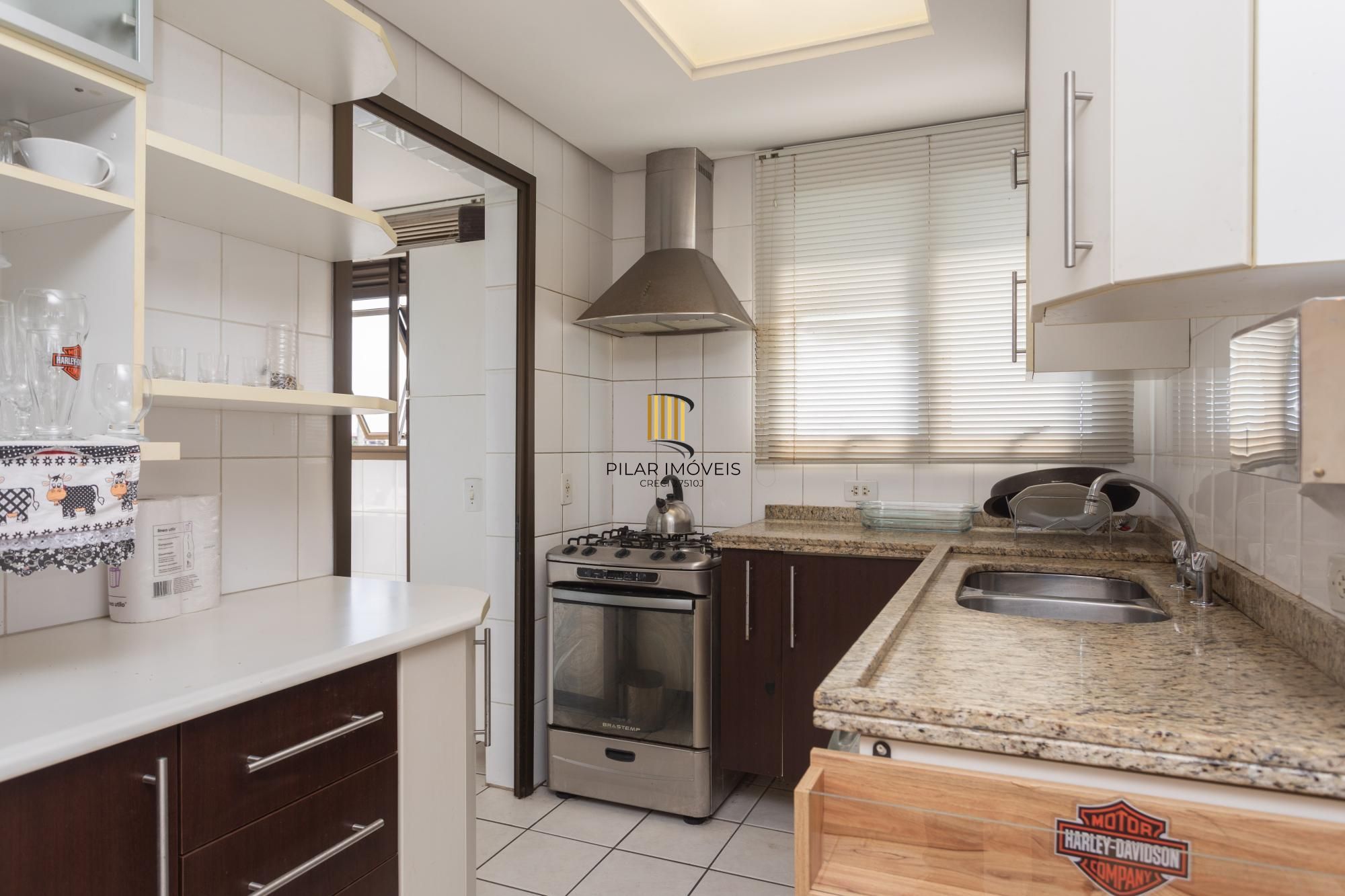 Apartamento 2 dormitórios  sendo 1 suíte e 3 vagas no Petrópolis.