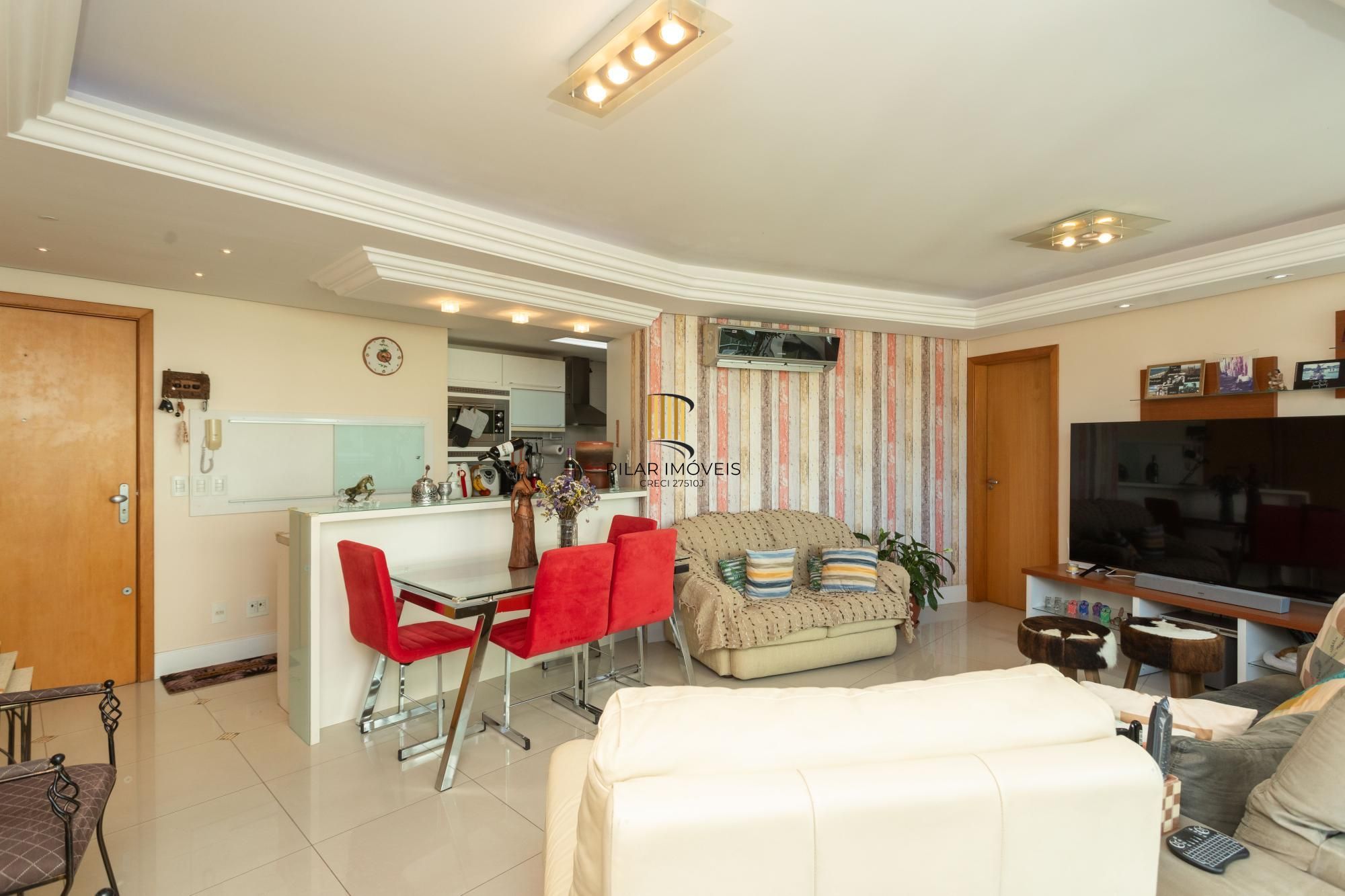 Apartamento com Suíte, 2 Vagas e Lazer de Clube