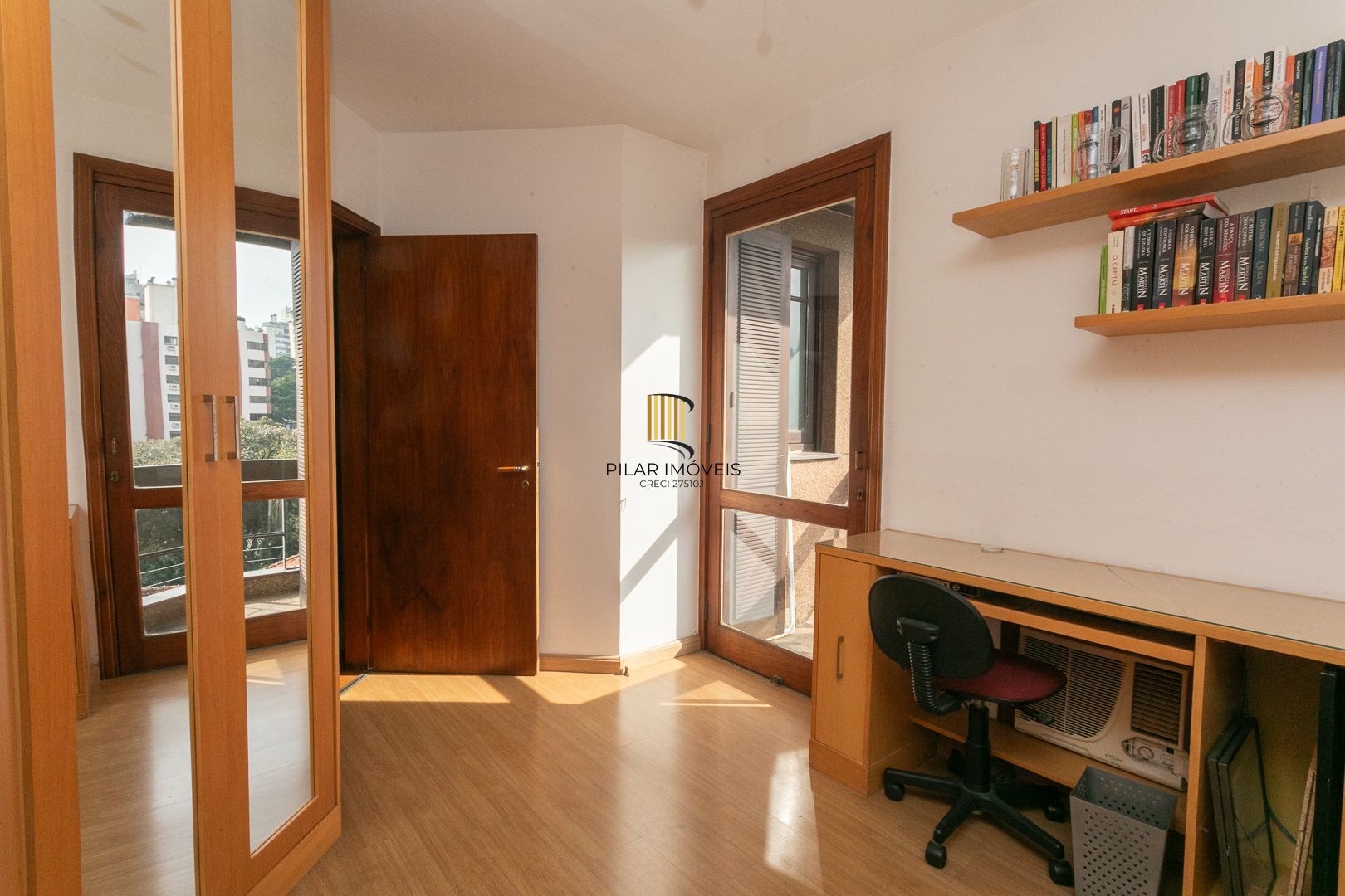 Cobertura com 3 dormitórios, mobiliada com 300 m²