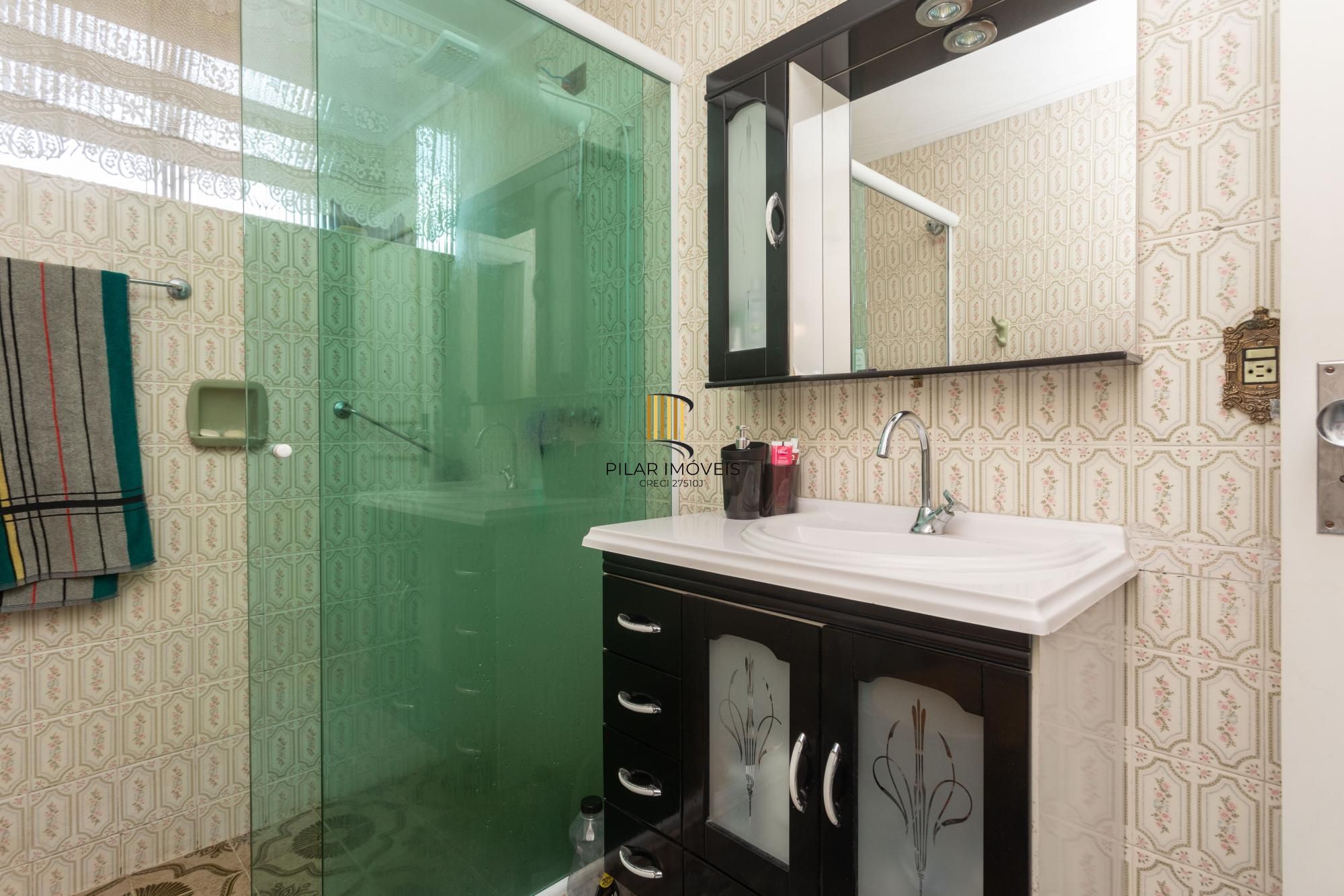 Casa com piscina e 470m2 no Chácara das Pedras