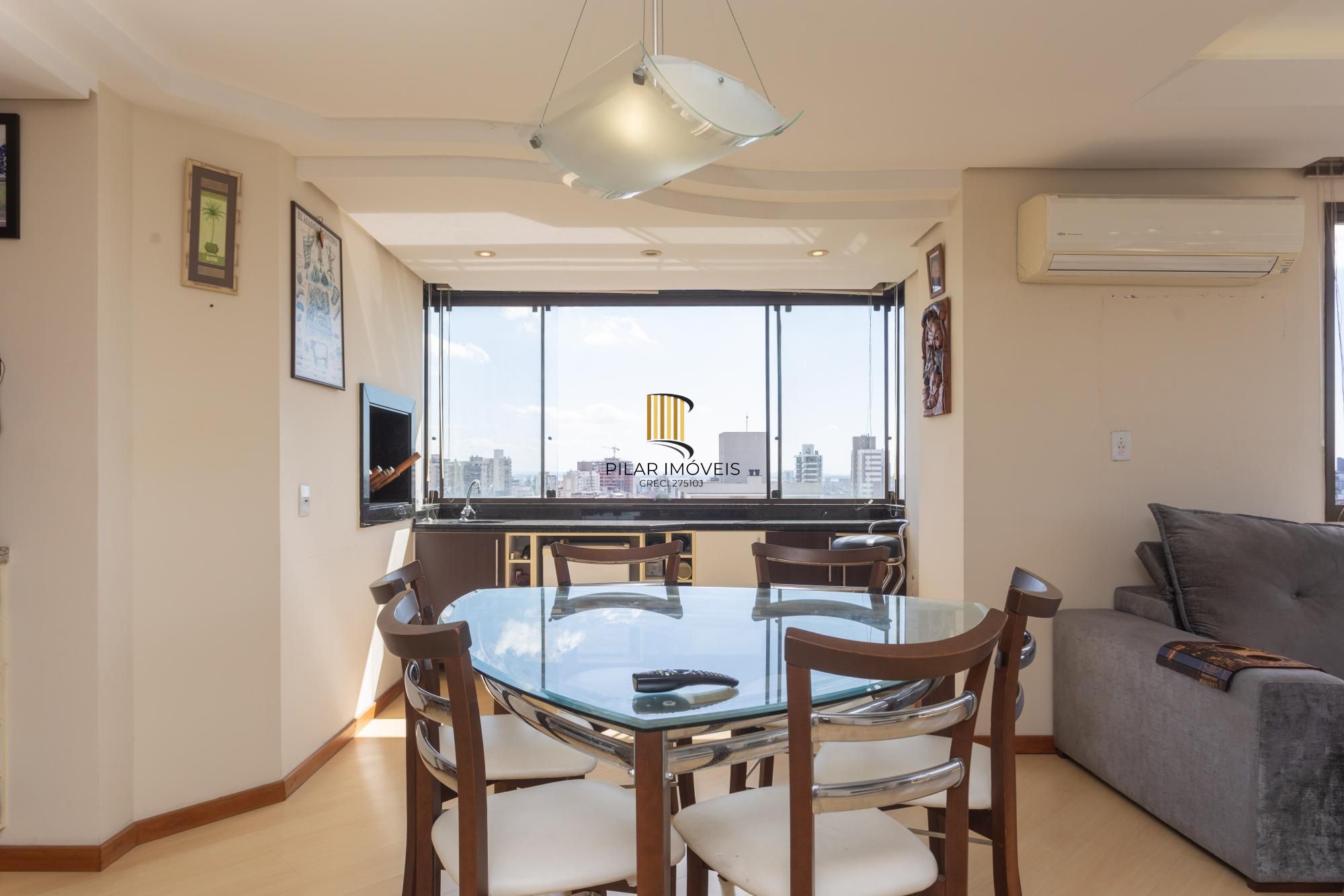 Apartamento 2 dormitórios  sendo 1 suíte e 3 vagas no Petrópolis.