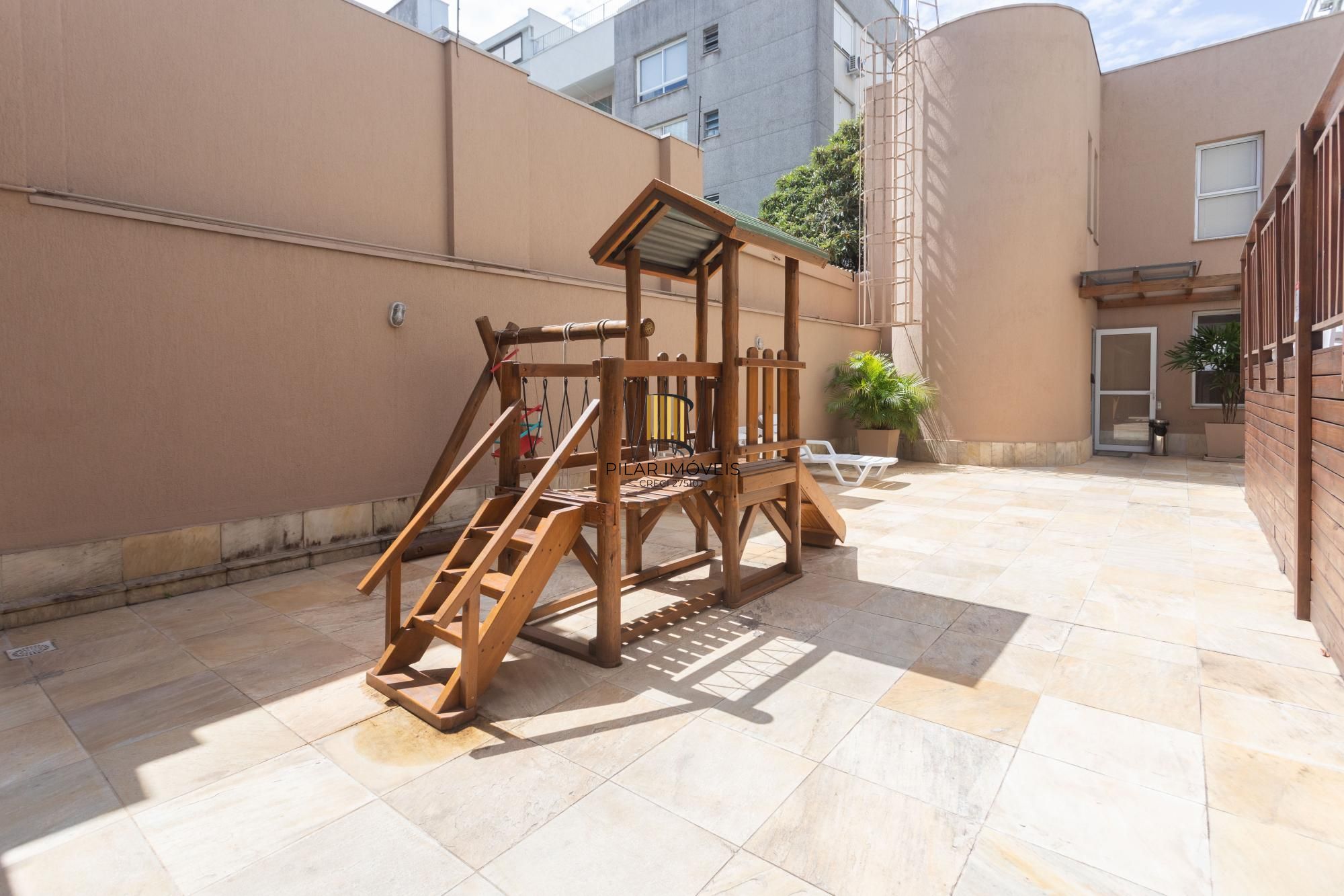 Apartamento de 3 dormitórios com suíte e garagem dupla no bairro Santana