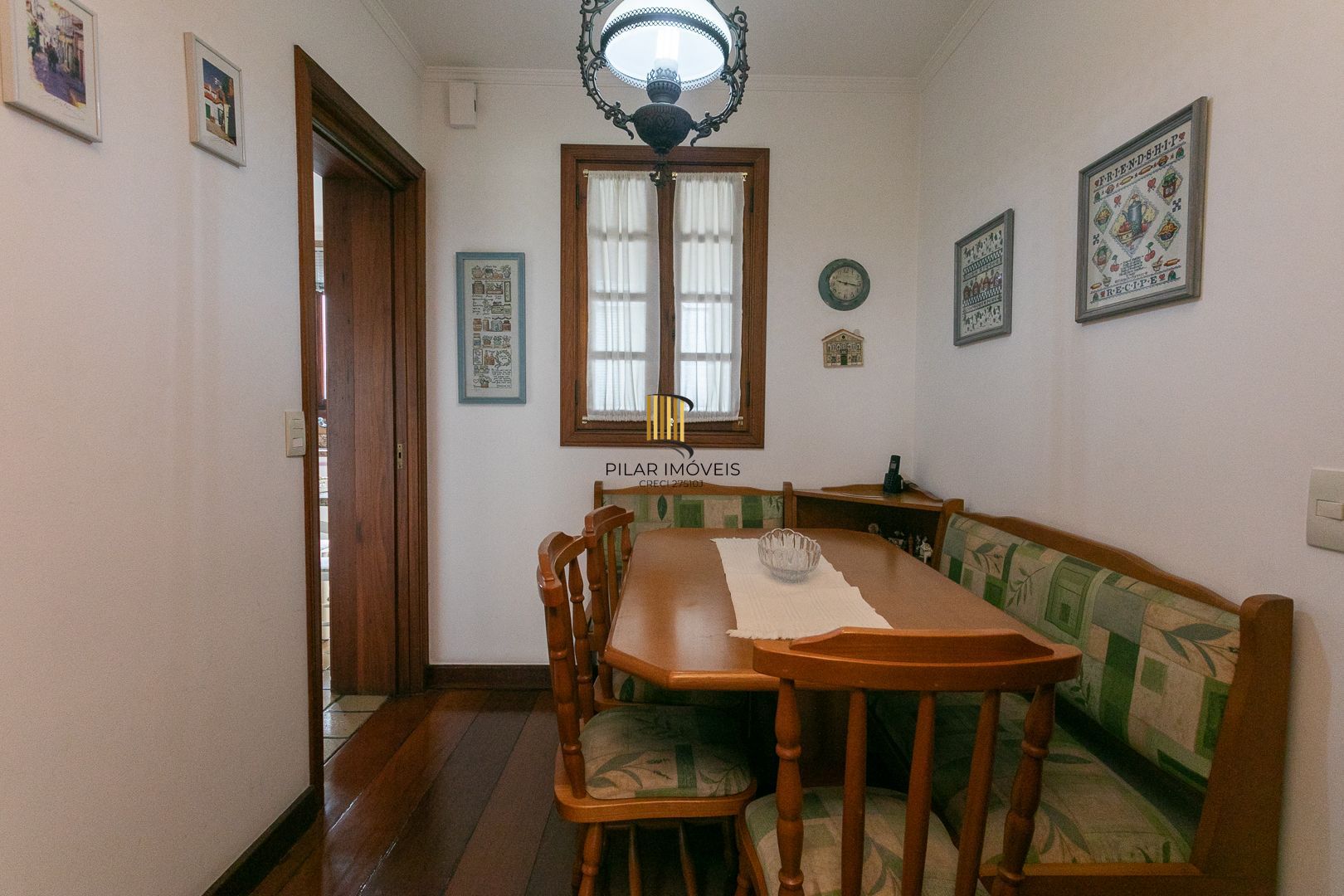 Cobertura com 3 dormitórios, mobiliada com 300 m²