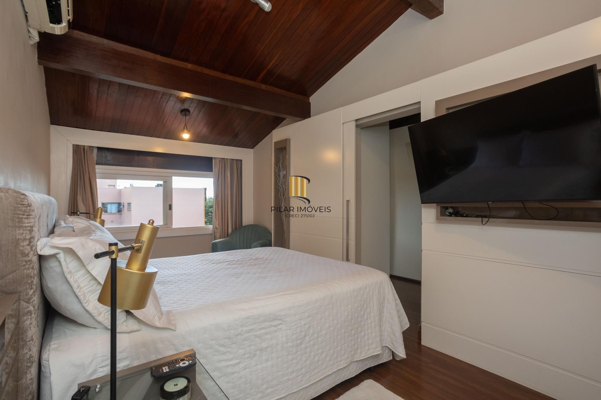 Casa com piscina no Chácara das Pedras