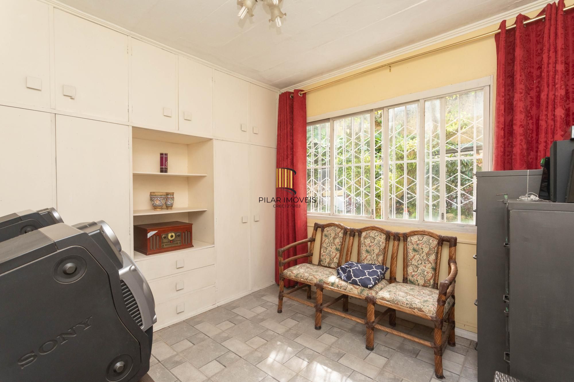 Casa com piscina e 470m2 no Chácara das Pedras