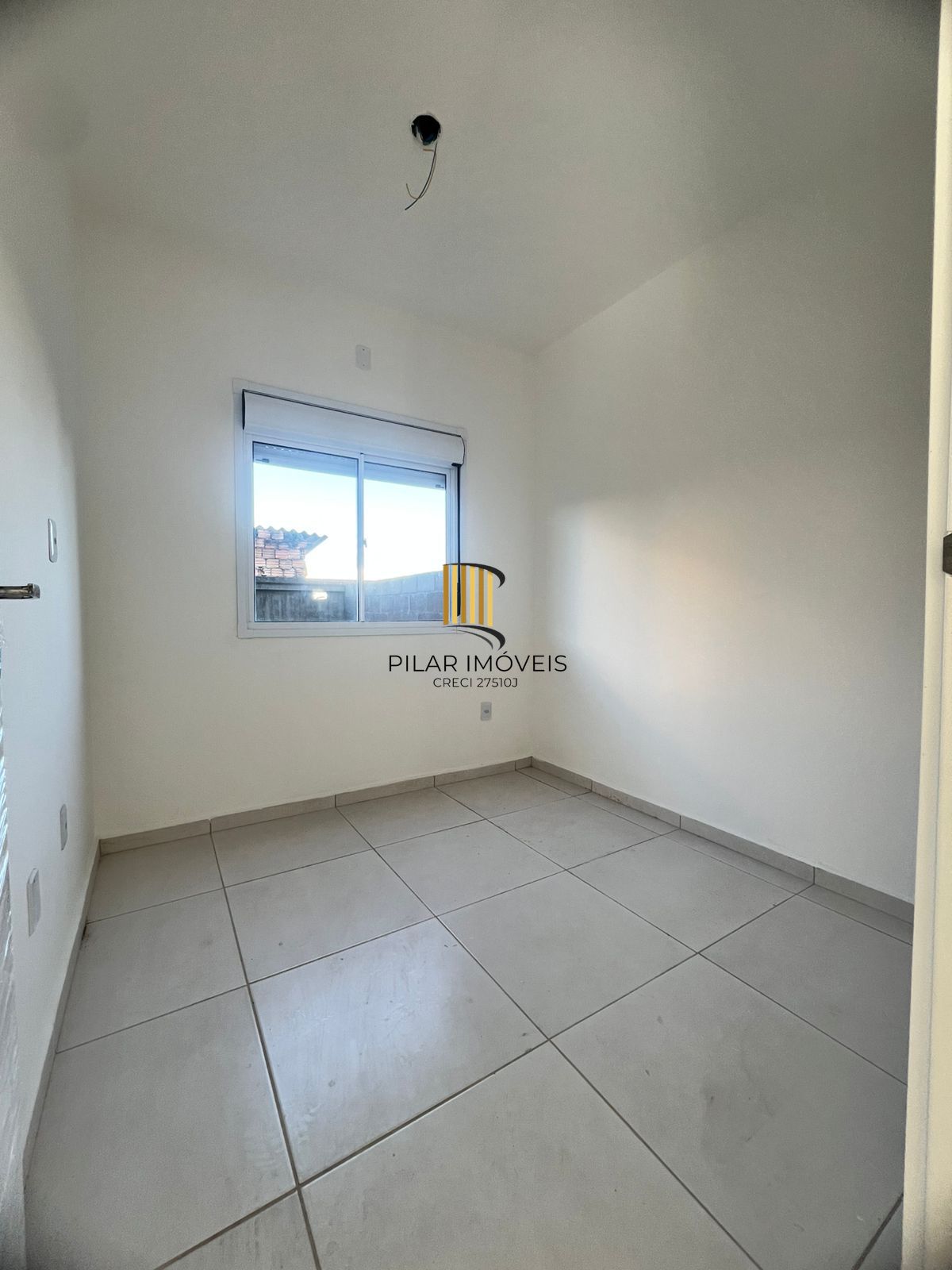 Casa em condomínio fechado com pátio na Restinga