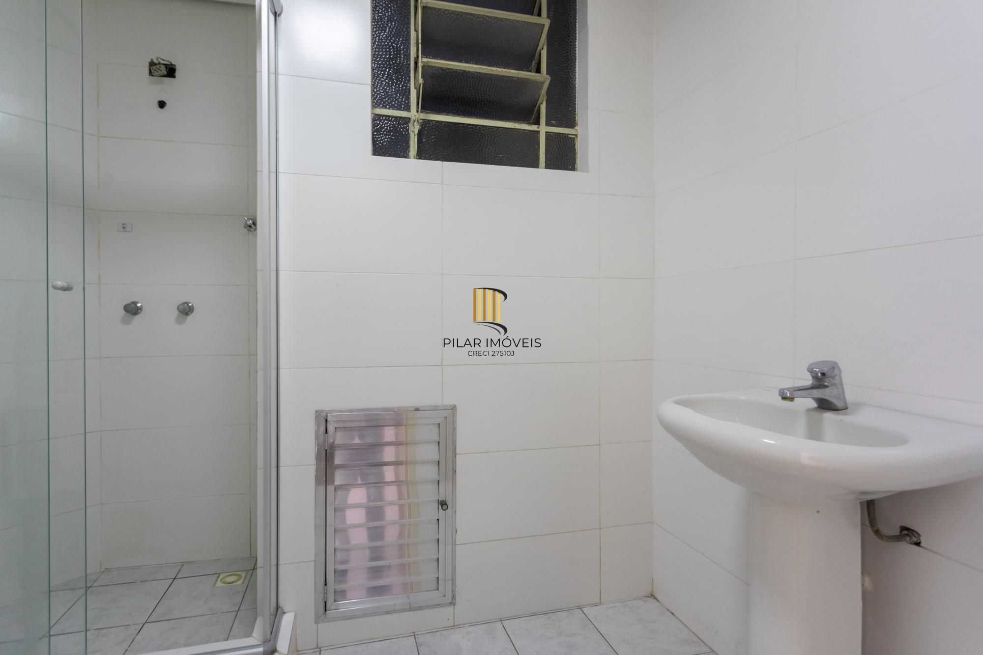Amplo Apartamento de 3 Dormitórios com Sacada e Garagem na Av. Protásio Alves