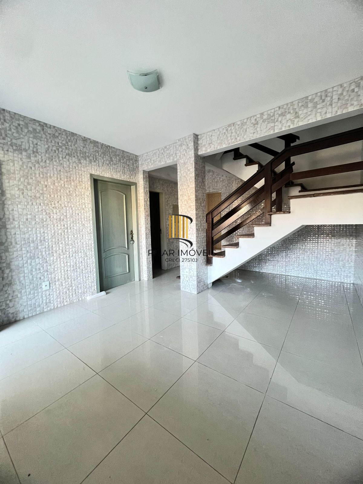 Casa à venda com 215m² na Hípica, 3 quartos sendo 1 suíte e 2 vagas