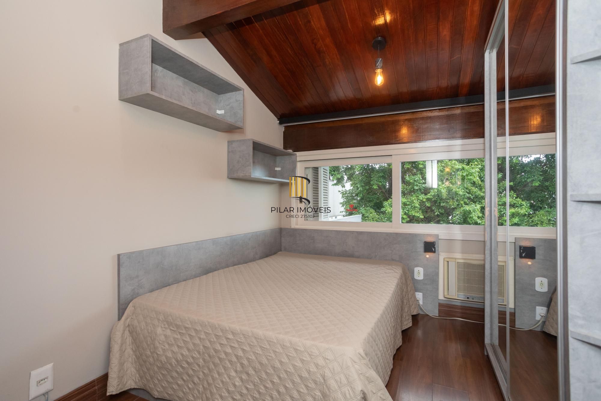 Casa com piscina no Chácara das Pedras