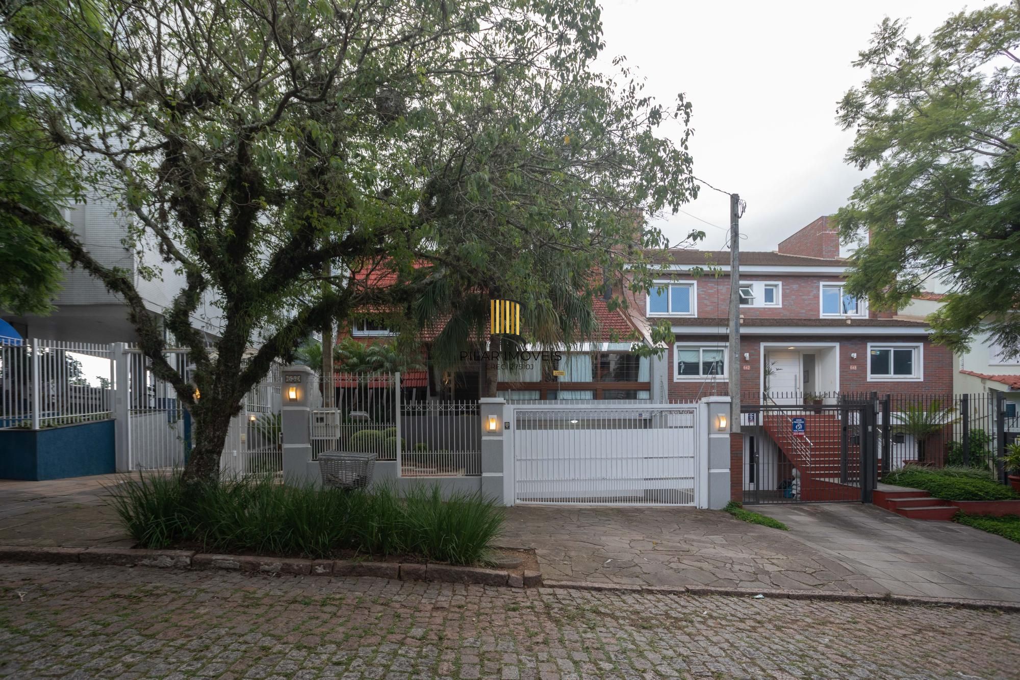 Casa com piscina no Chácara das Pedras