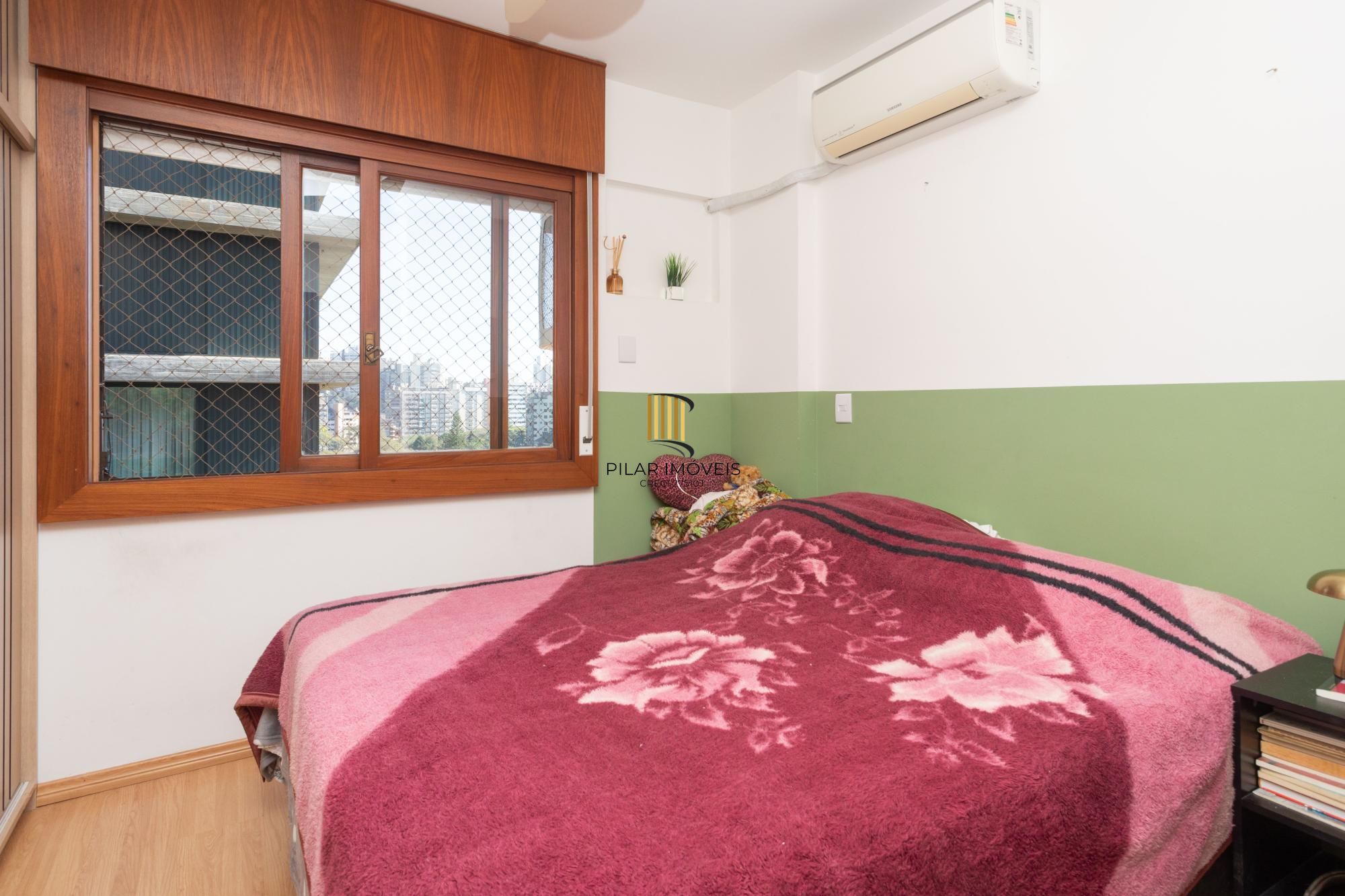 More no Petrópolis! 3 Dormitórios, Suíte, 2 Vagas e Totalmente Mobiliado