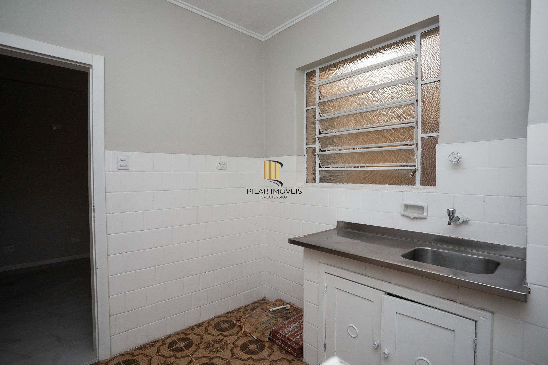 Apartamento Reformado no Menino Deus – 2 Dormitórios, Ótima Posição Solar