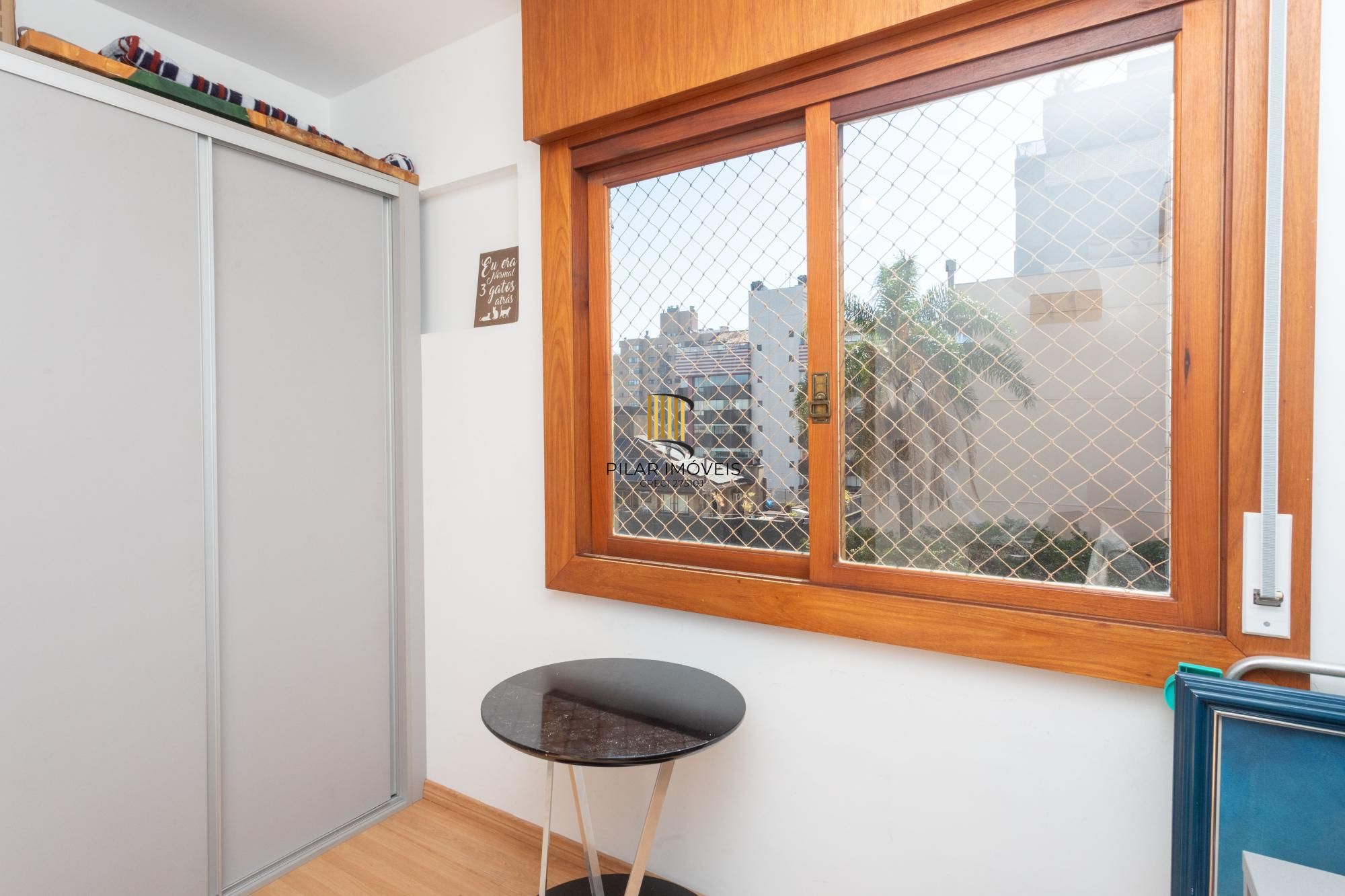 More no Petrópolis! 3 Dormitórios, Suíte, 2 Vagas e Totalmente Mobiliado