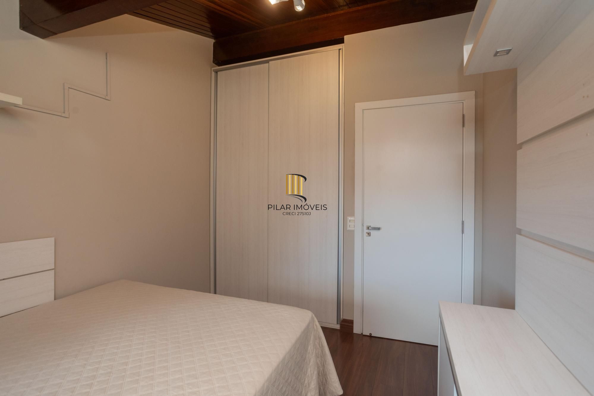 Casa com piscina no Chácara das Pedras