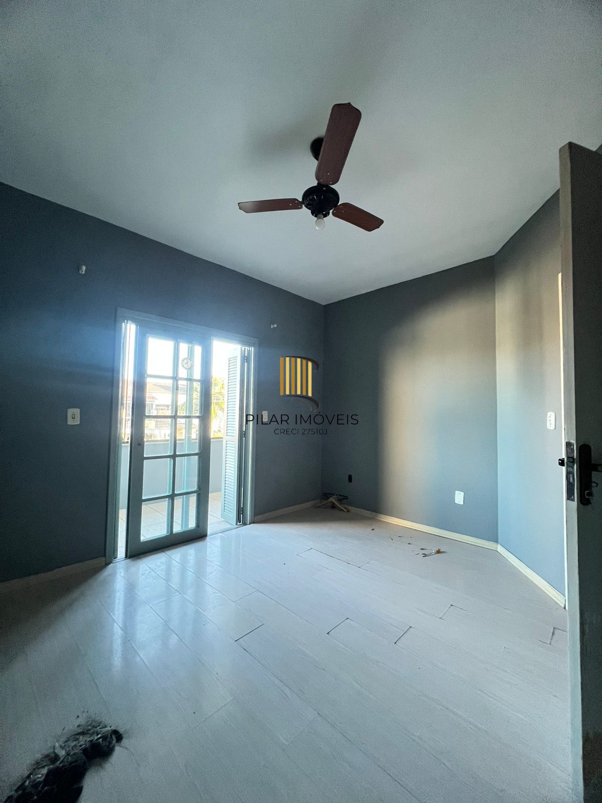 Casa à venda com 215m² na Hípica, 3 quartos sendo 1 suíte e 2 vagas