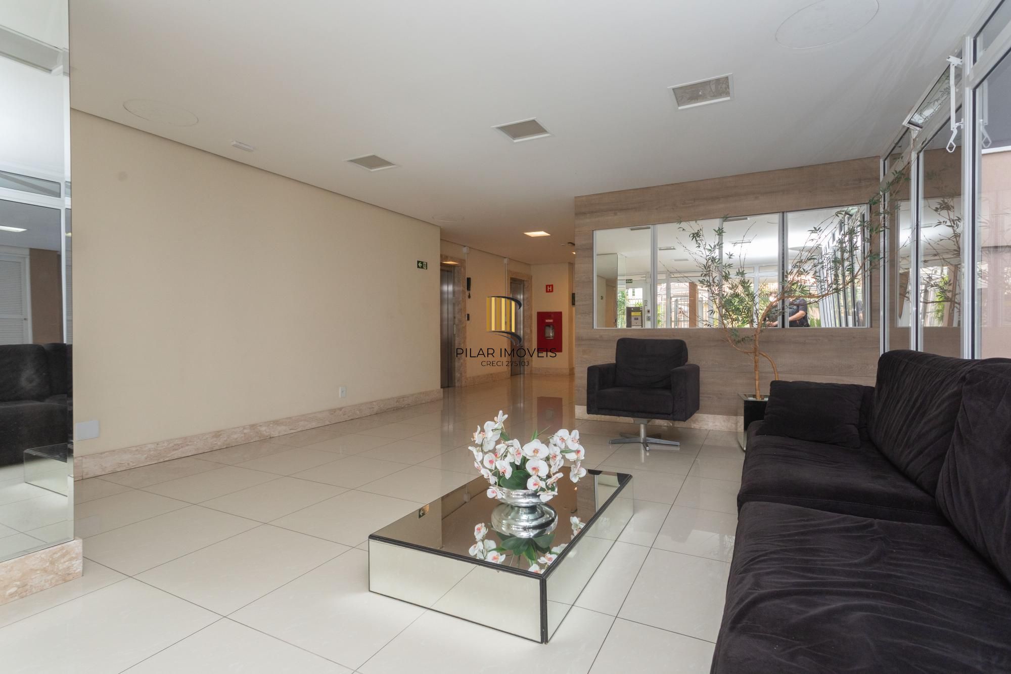 Apartamento de 3 dormitórios com suíte e garagem dupla no bairro Santana